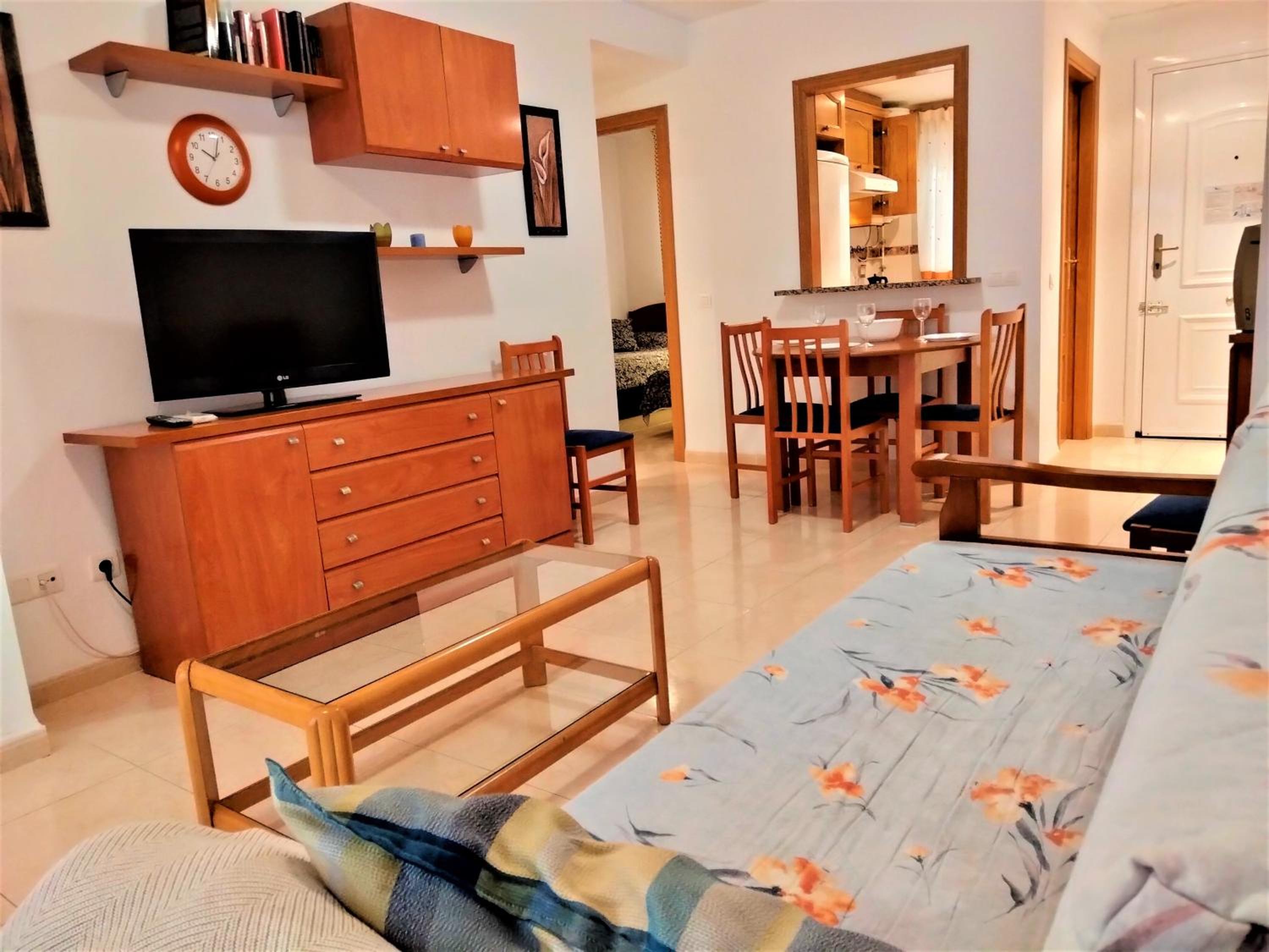 Apartamento de Dos Dormitorios con Vista Lateral al Mar