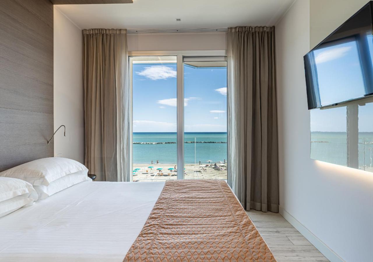 Quadruple Room with Sea View - Photo 2