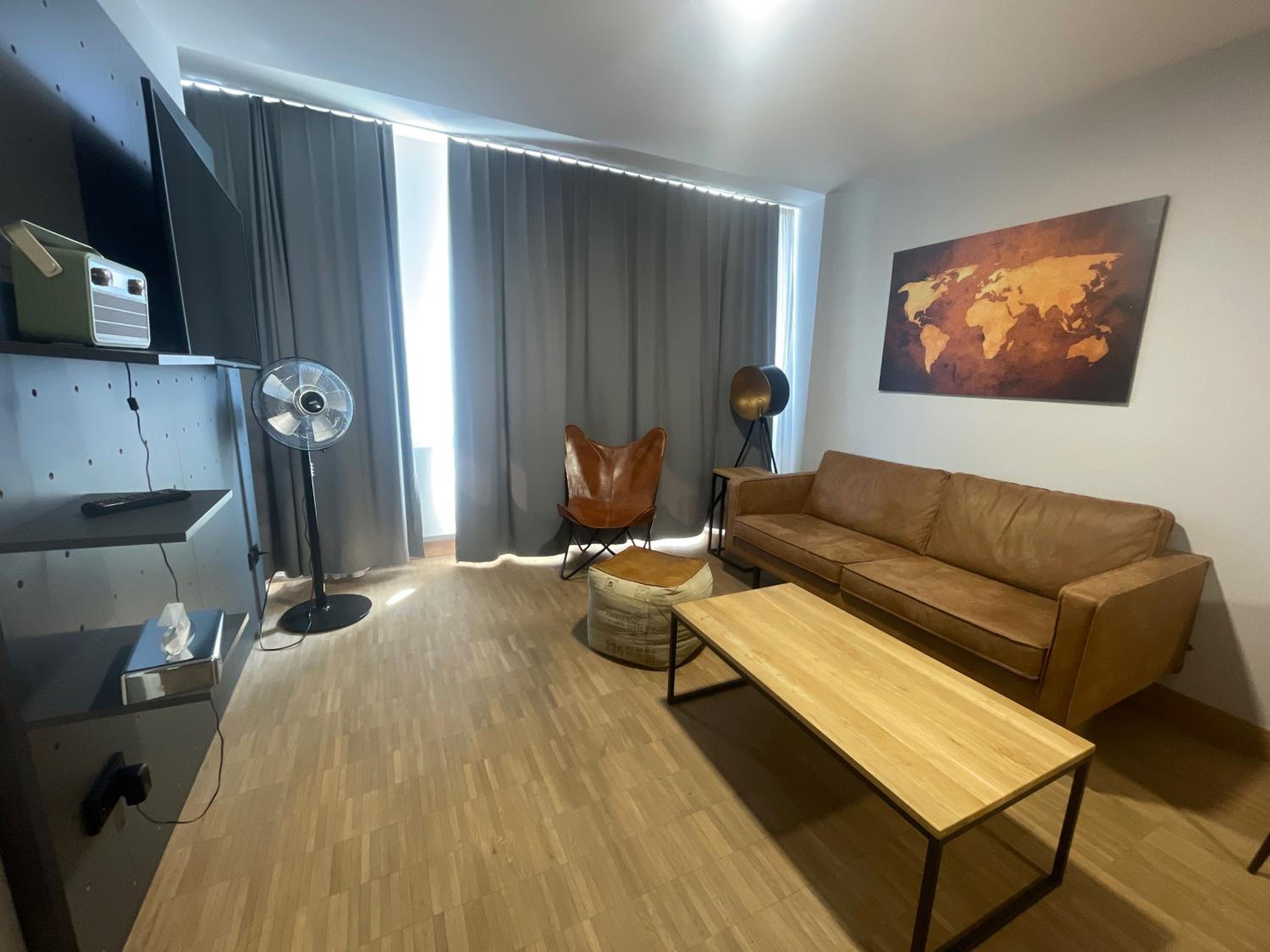Suite - Photo 1