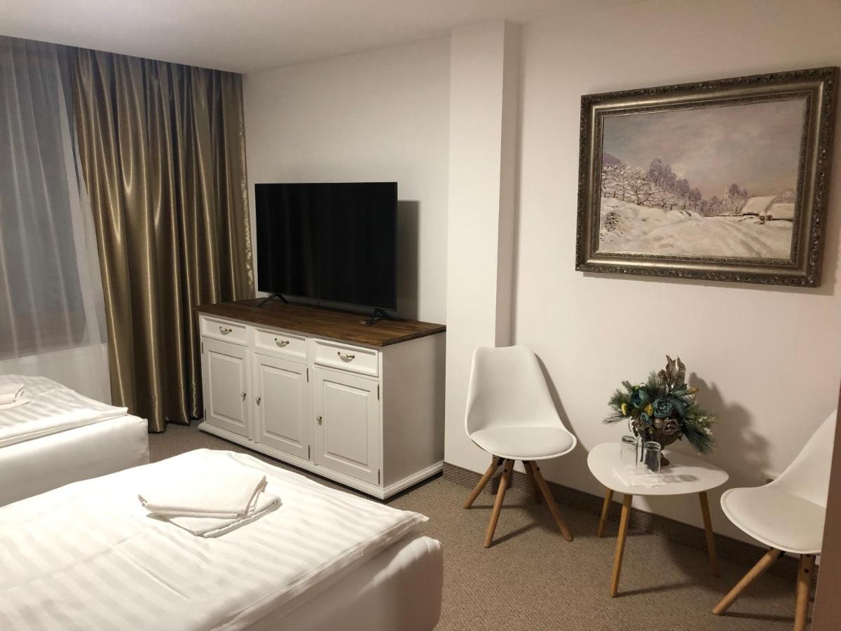 Double or Twin Room with Mountain View photo 2
