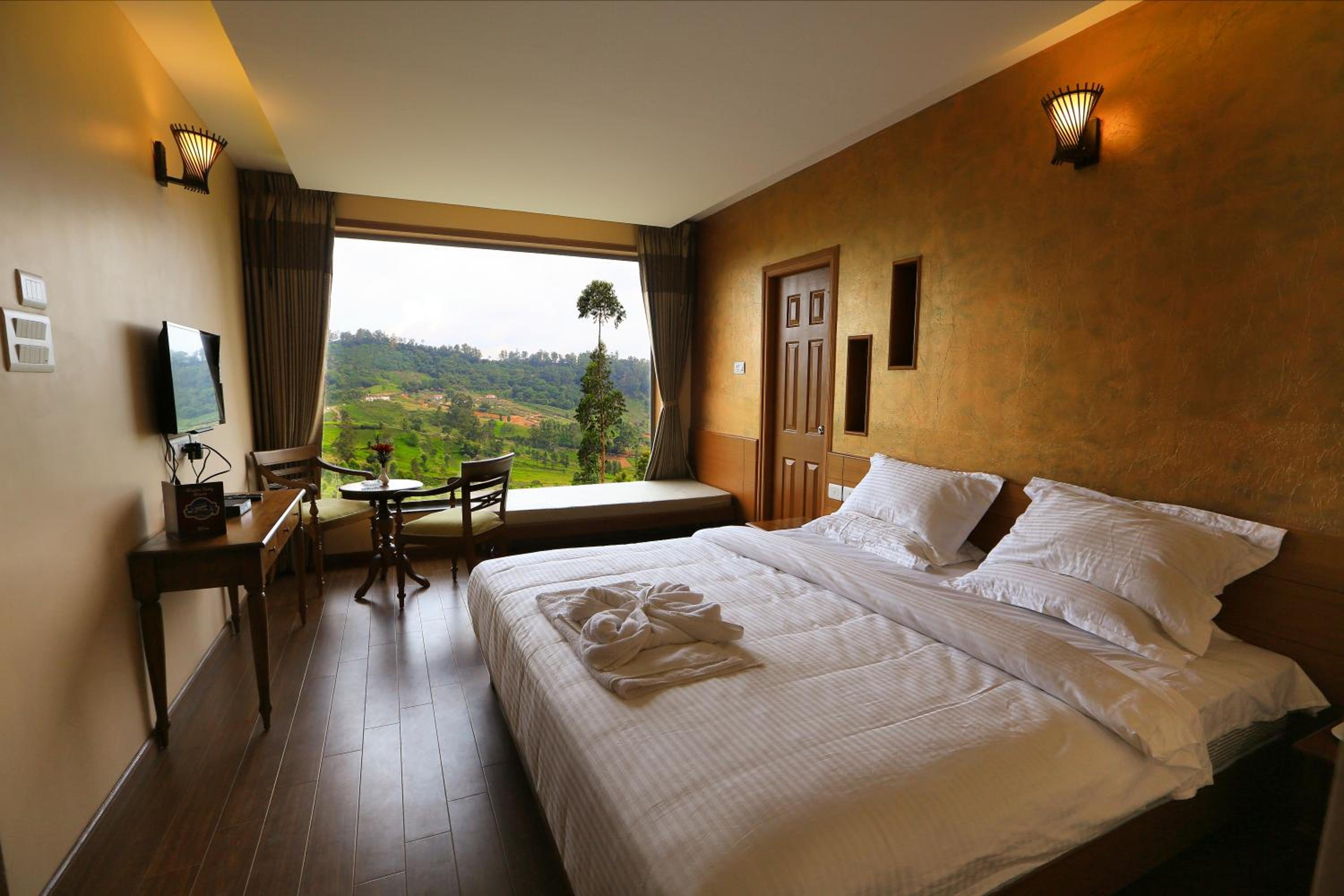 Double Room with Mountain View - Photo 1