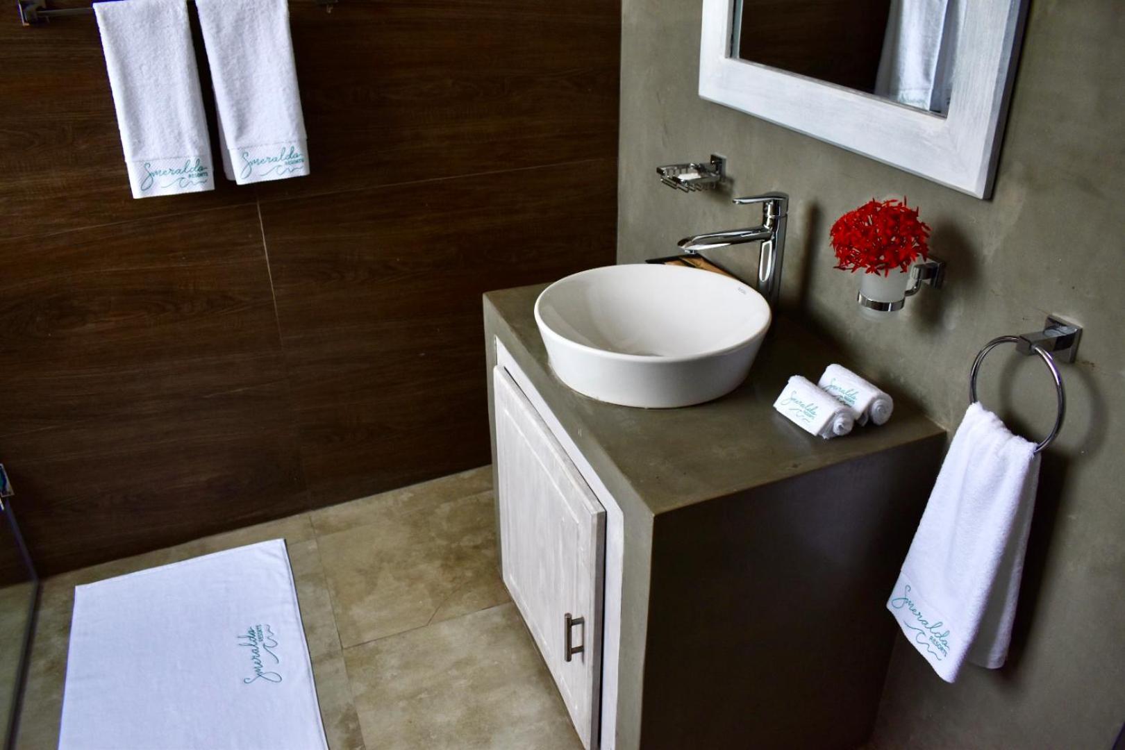 Deluxe Double Room With Balcony And Sea View - Photo 14