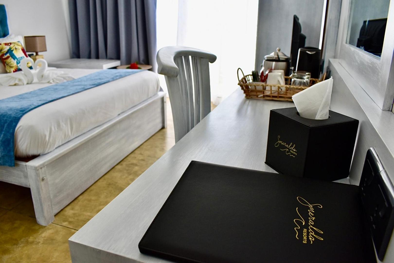 Deluxe Double Room With Balcony And Sea View - Photo 21