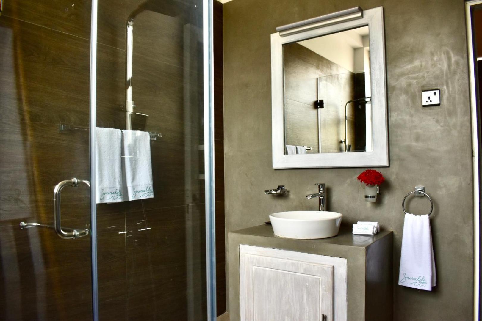 Deluxe Double Room With Balcony And Sea View - Photo 19