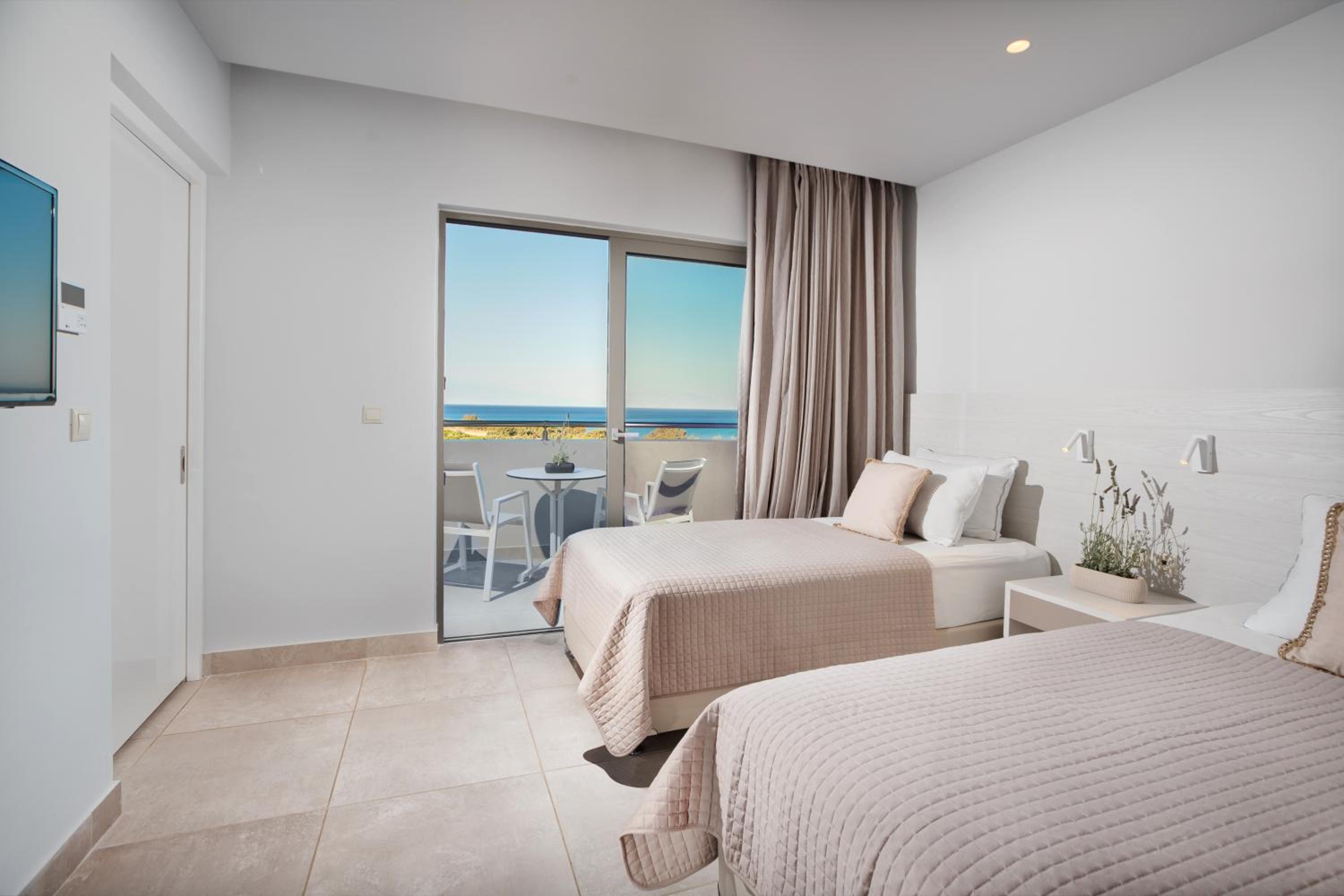 Family Room with Sea View (3 Adults + 1 Child)   photo 1