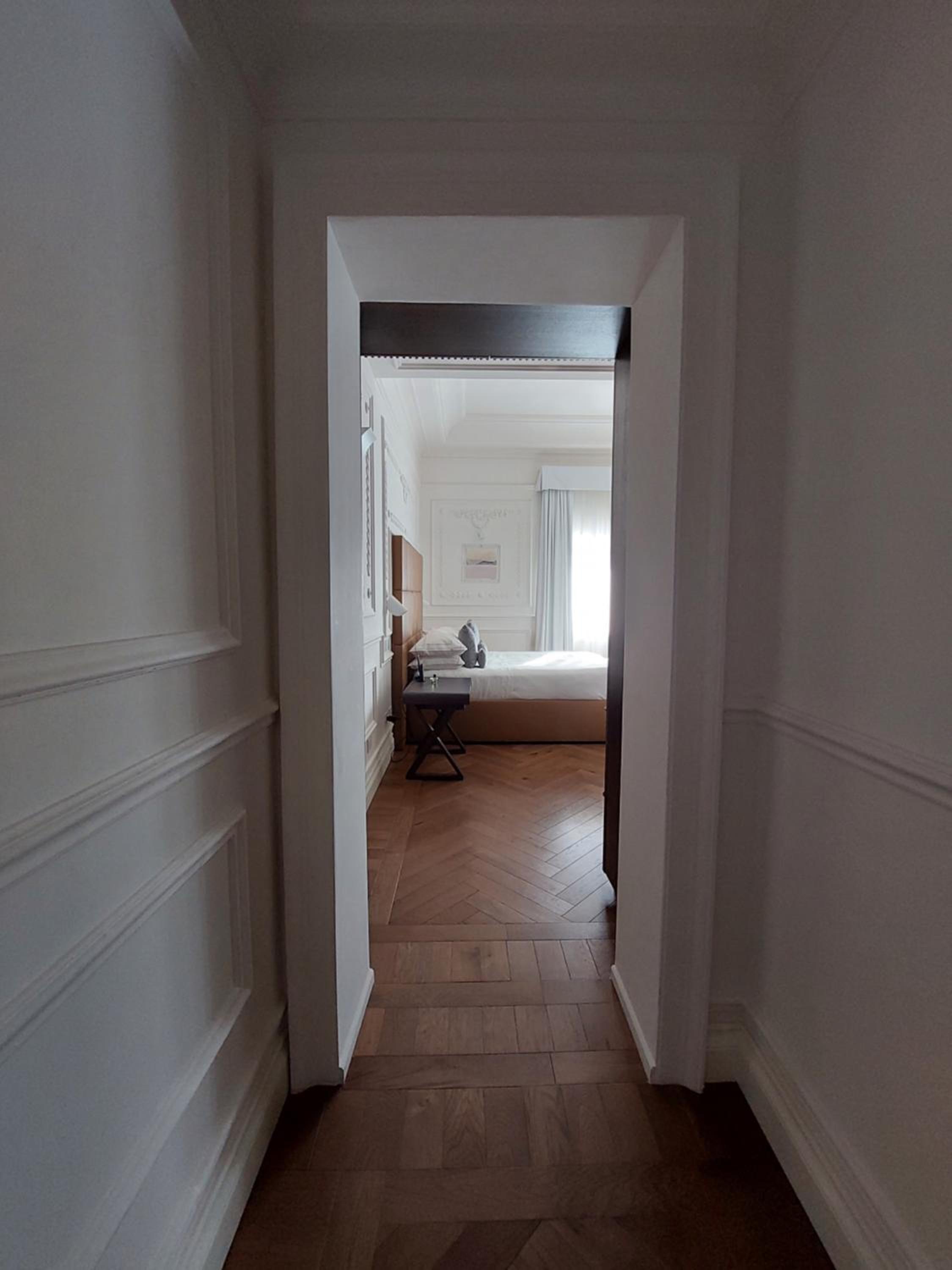 Superior Double Room thumbnail 6