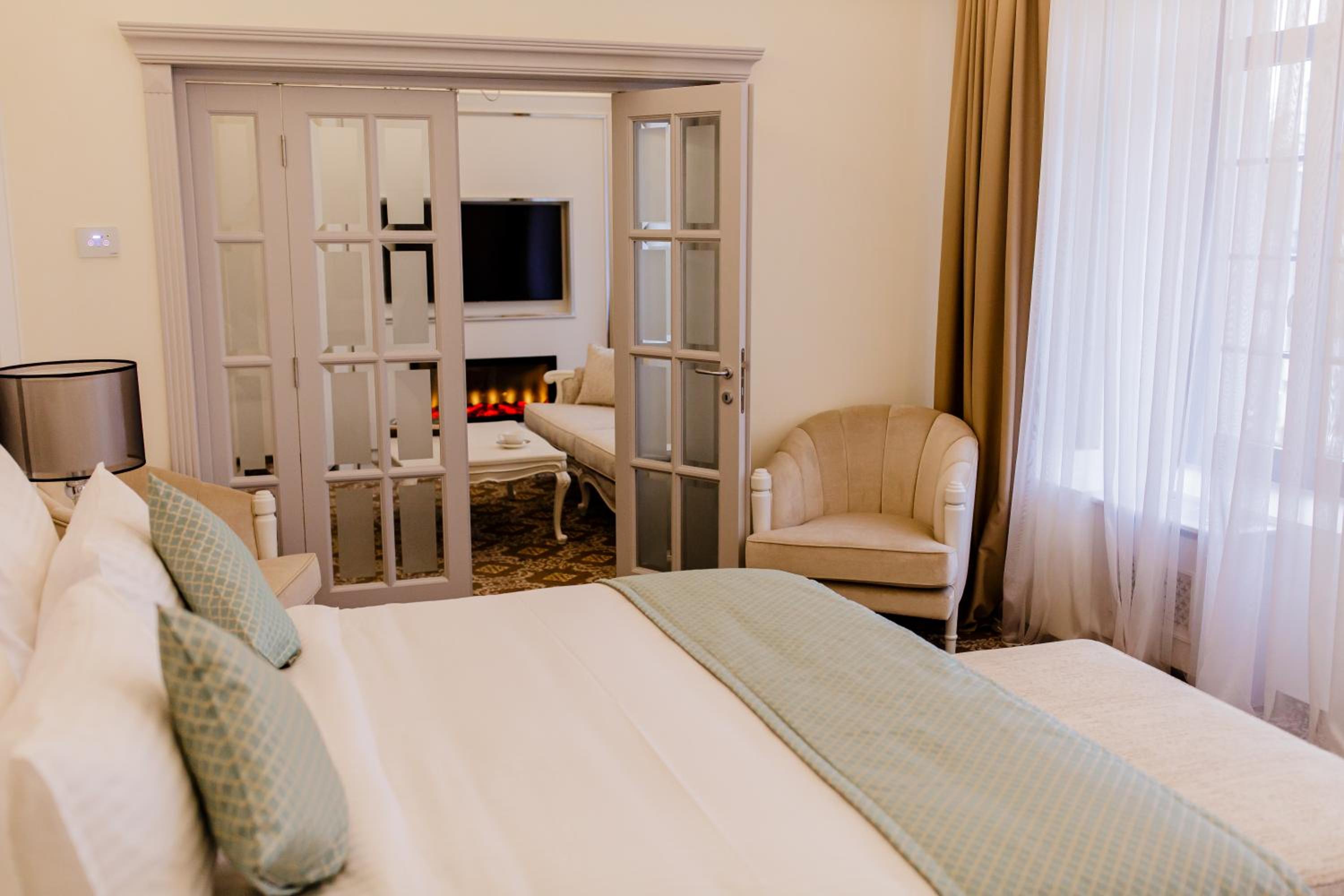 Executive Suite - Photo 1