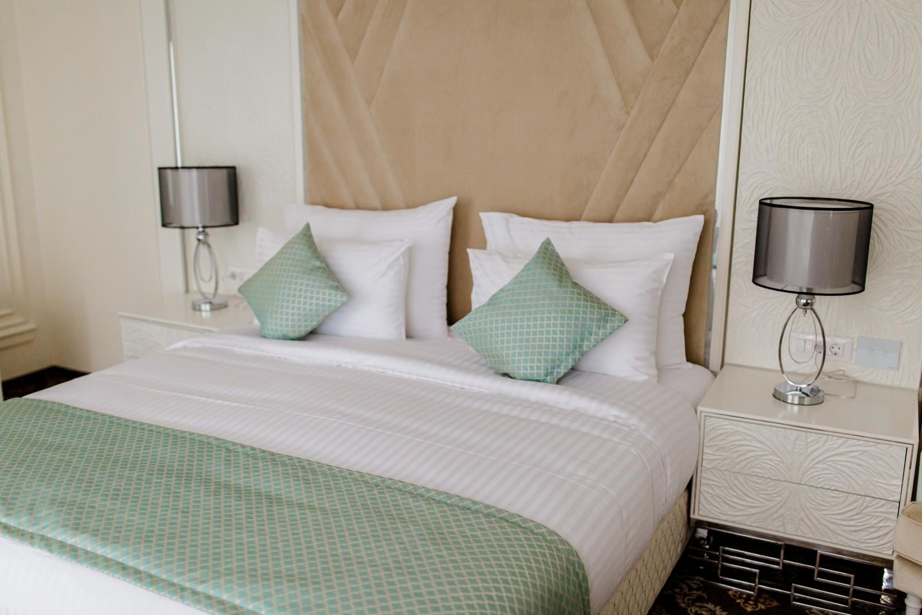 Executive Suite - Photo 2
