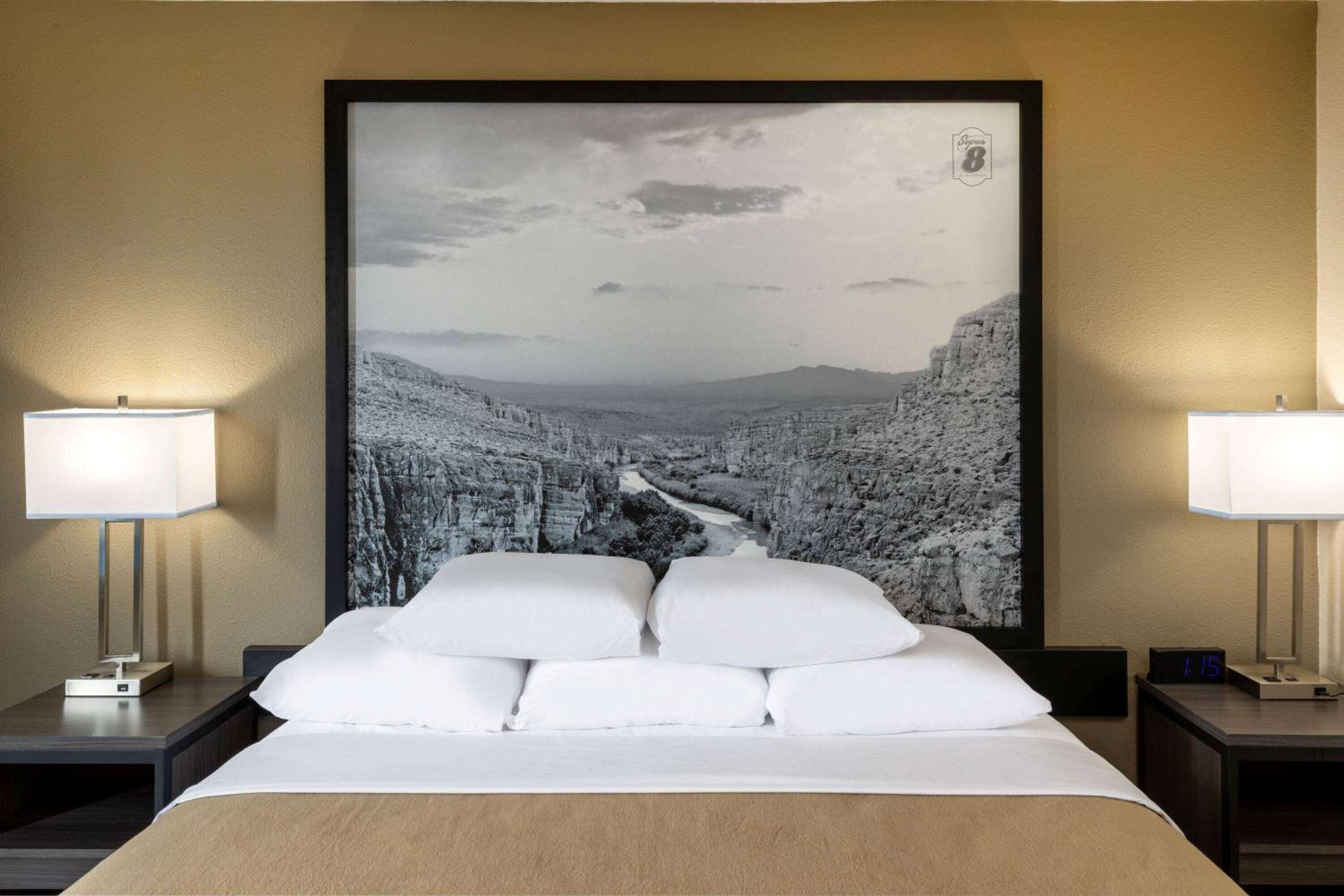 King Room - Non-Smoking - Photo 4
