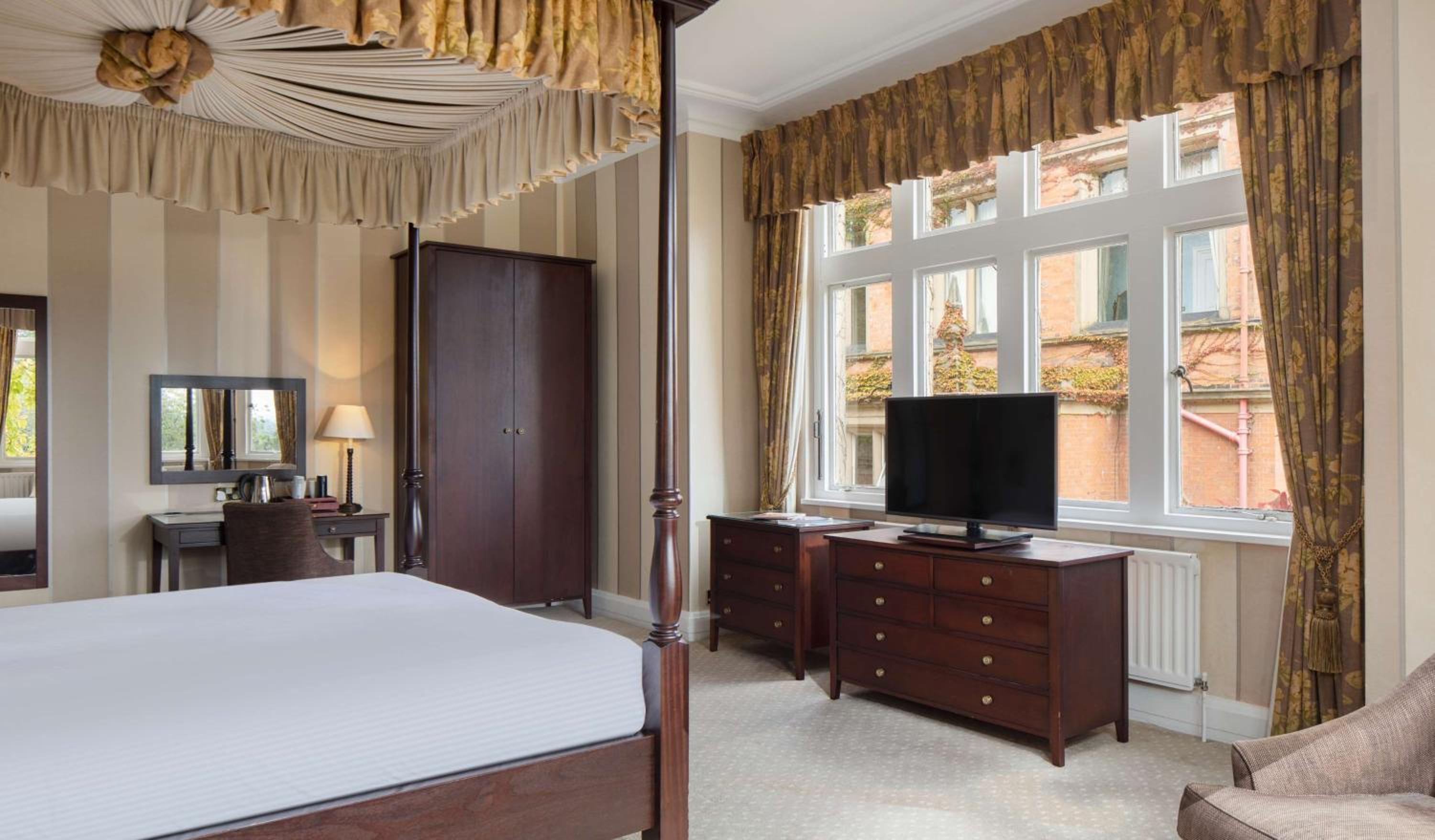 Deluxe King Suite with Four Poster Bed - Photo 1