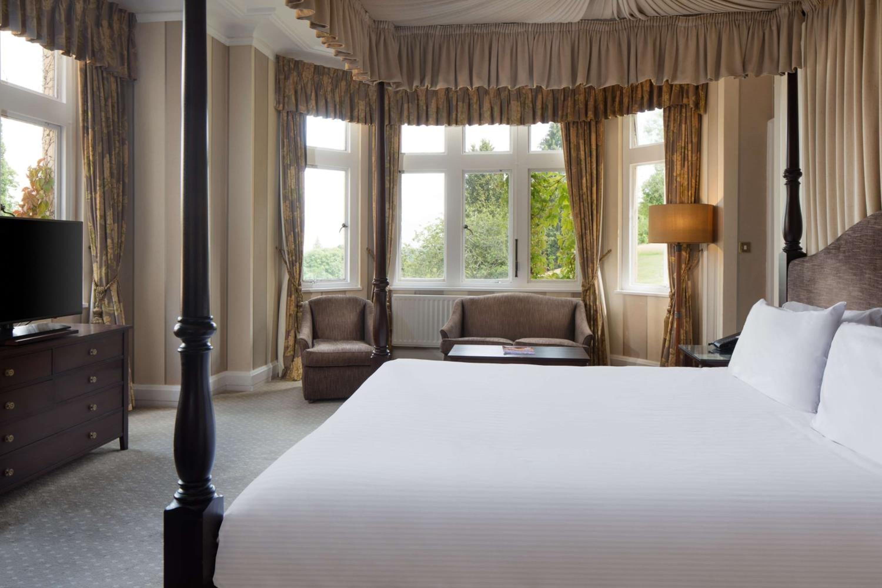 Deluxe King Suite with Four Poster Bed - Photo 6