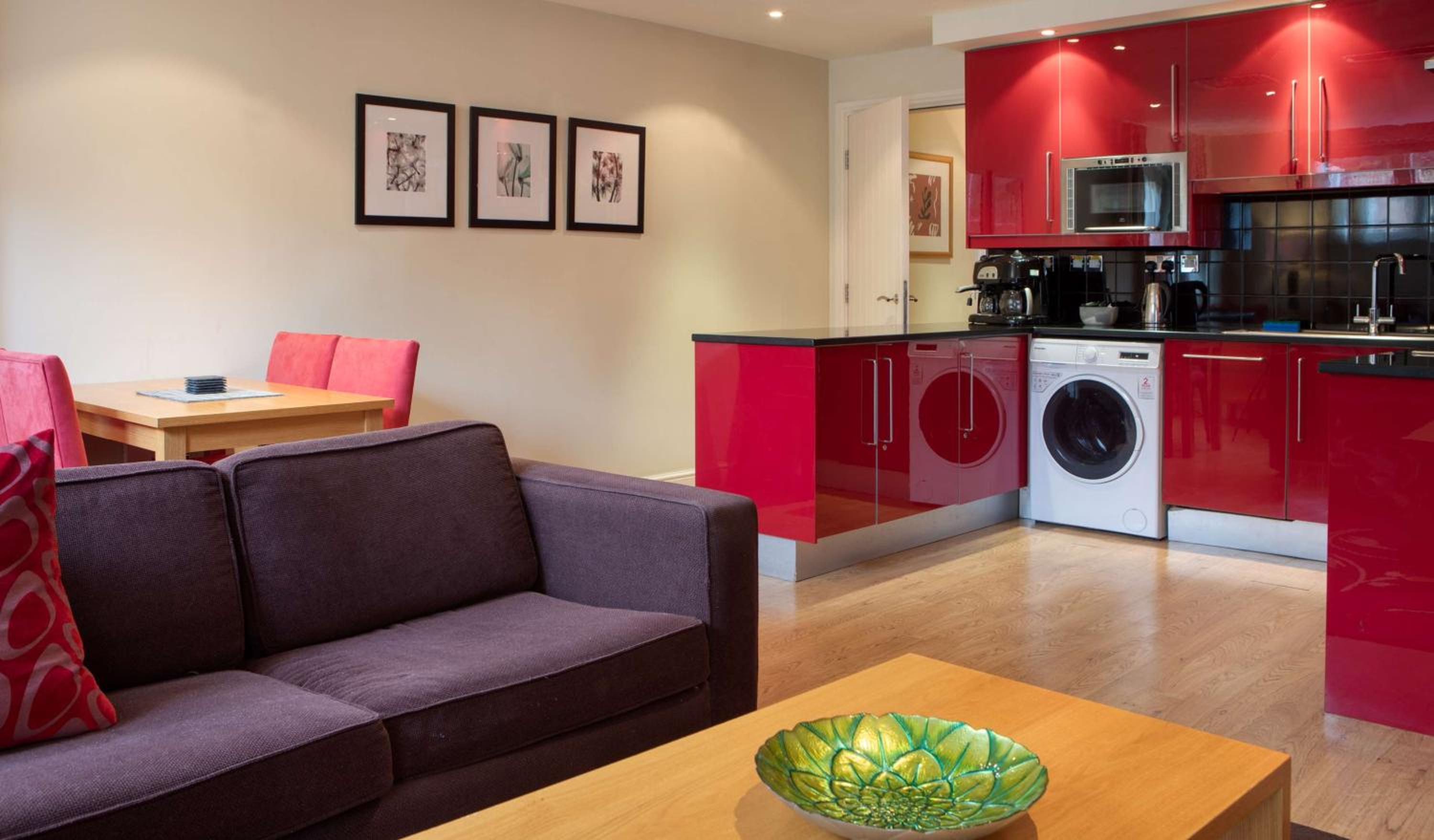 One-Bedroom Apartment - Photo 2