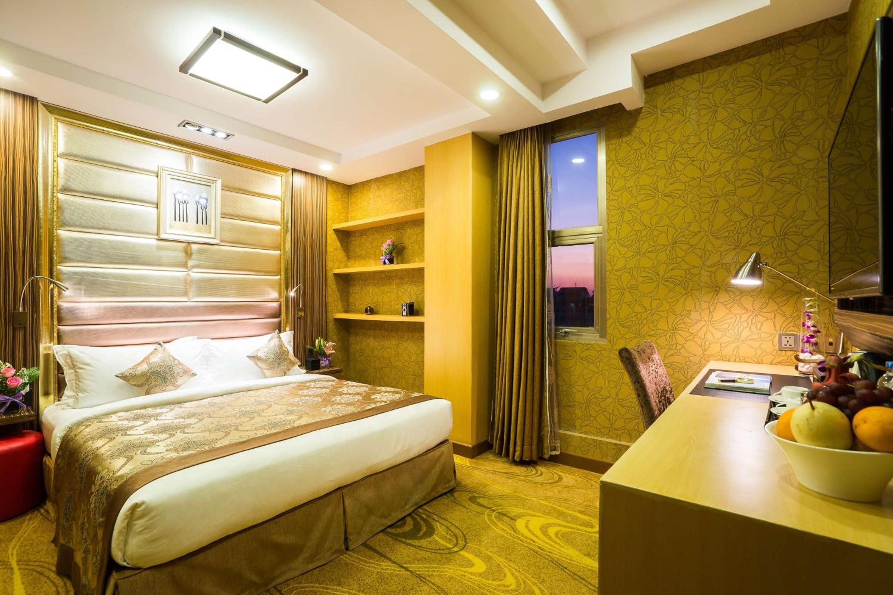 Deluxe King Room - Non-Smoking