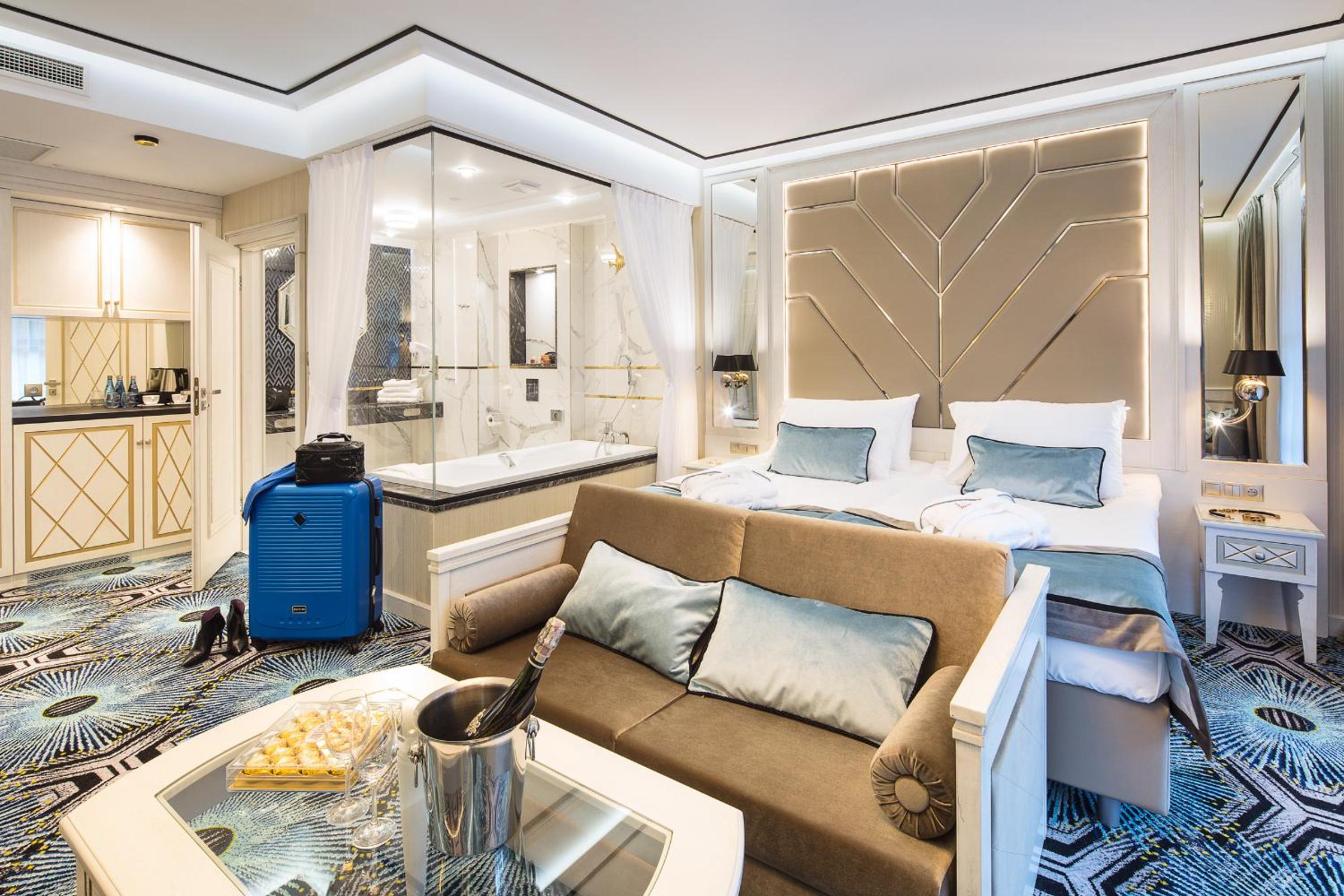 Comfort Room with sofa and bath (Building B)