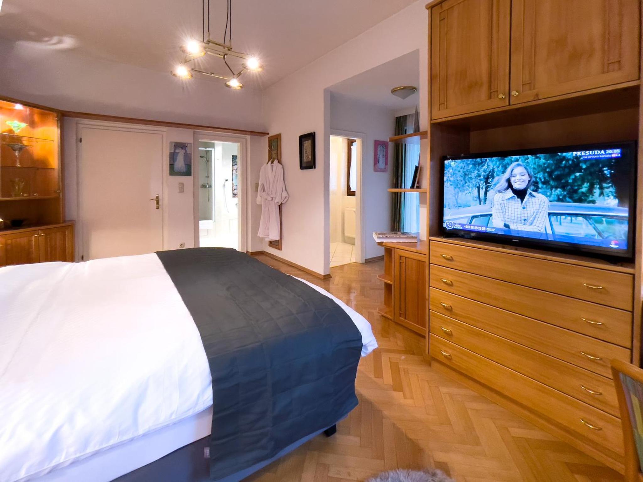 Deluxe Double Room with Balcony photo 3