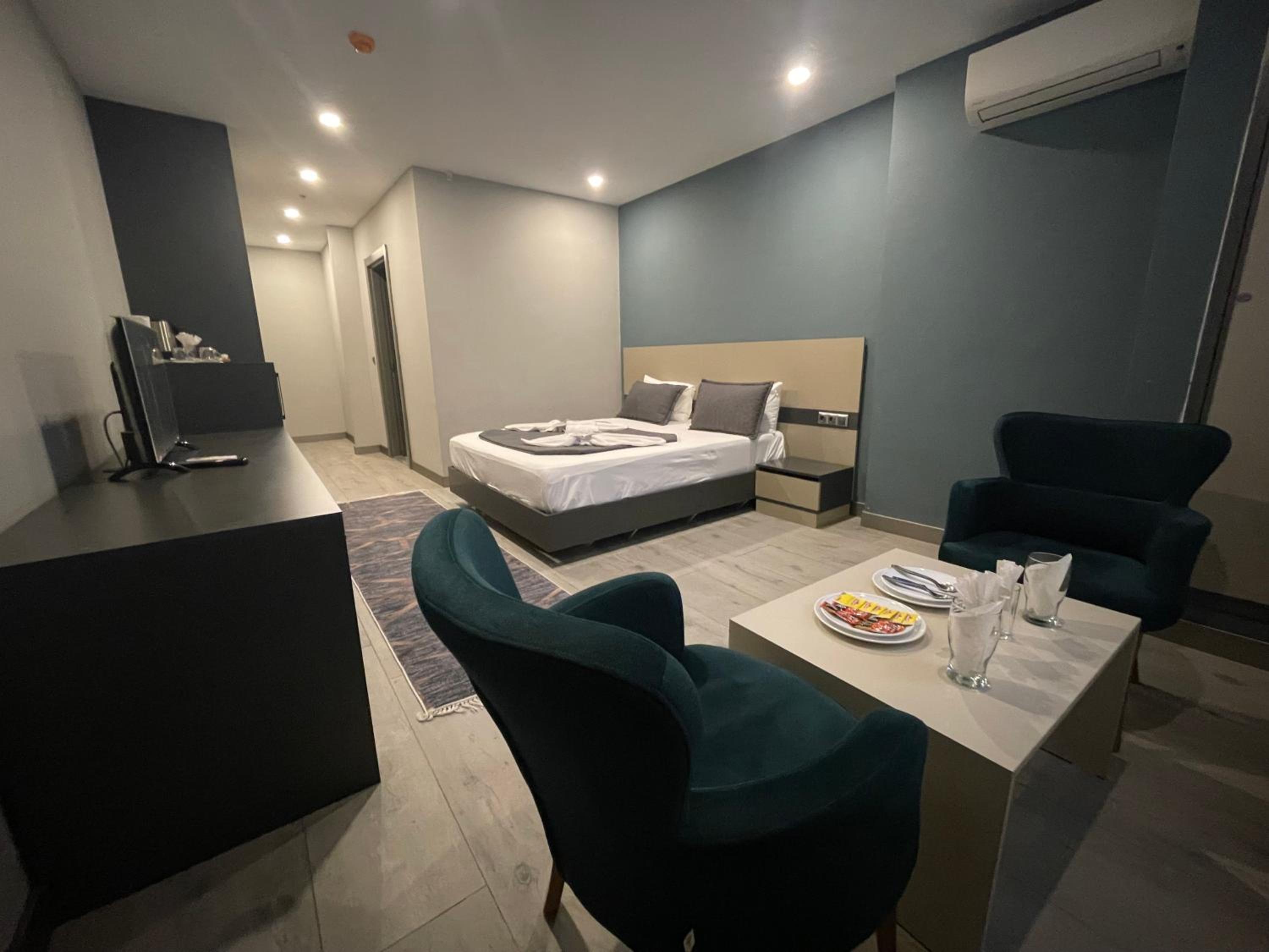 Double Room with Lake View - Photo 9