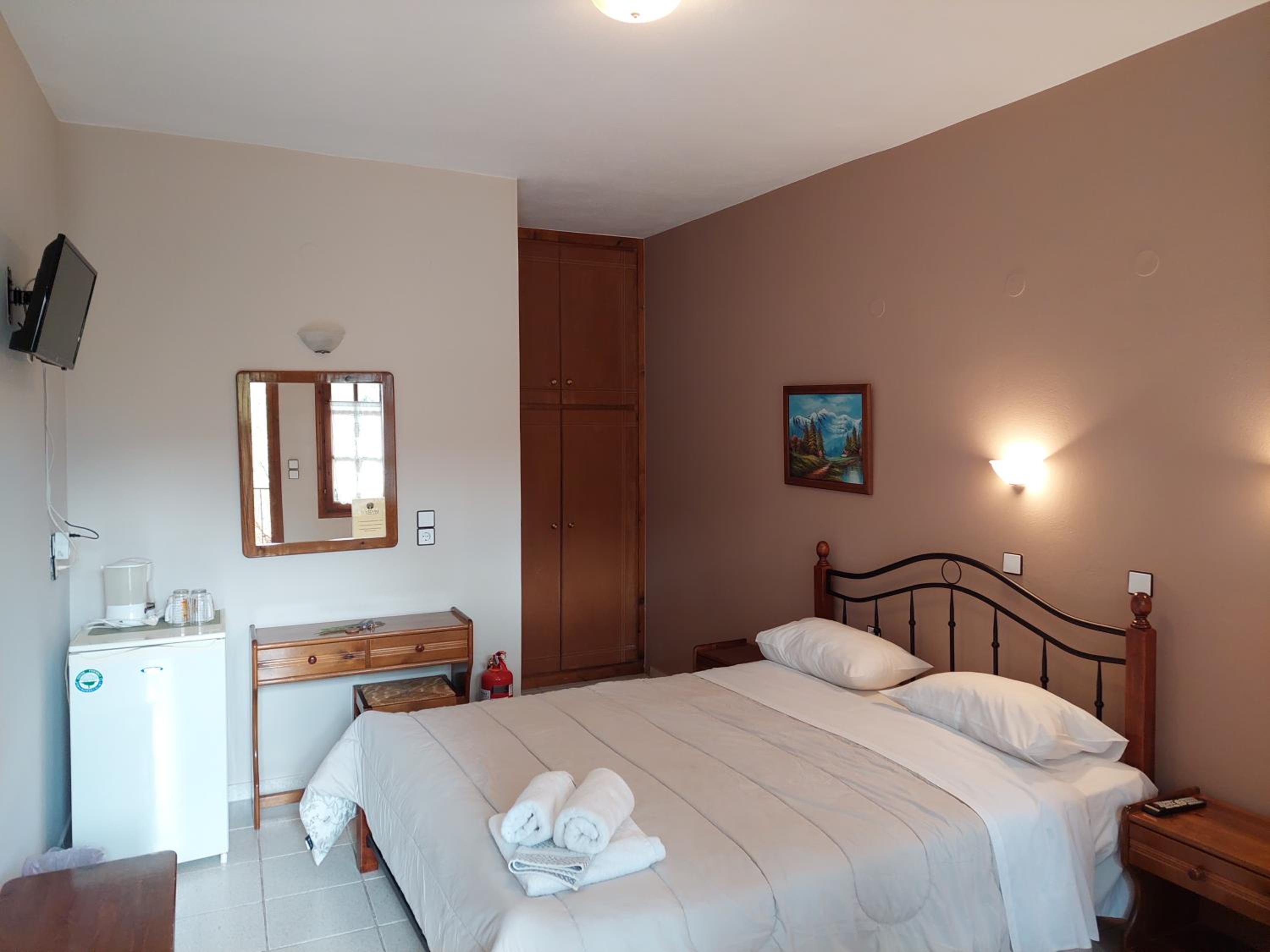Double or Twin Room - Photo 6