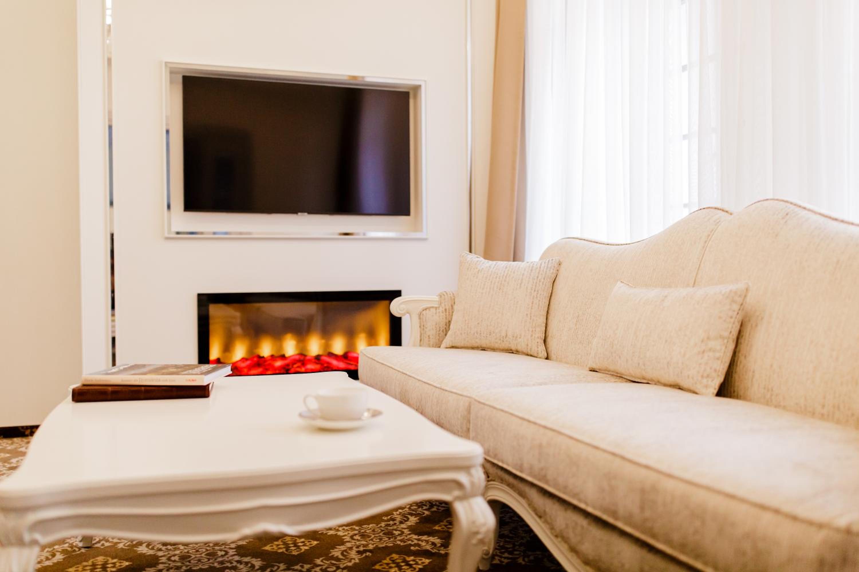 Executive Suite - Photo 3