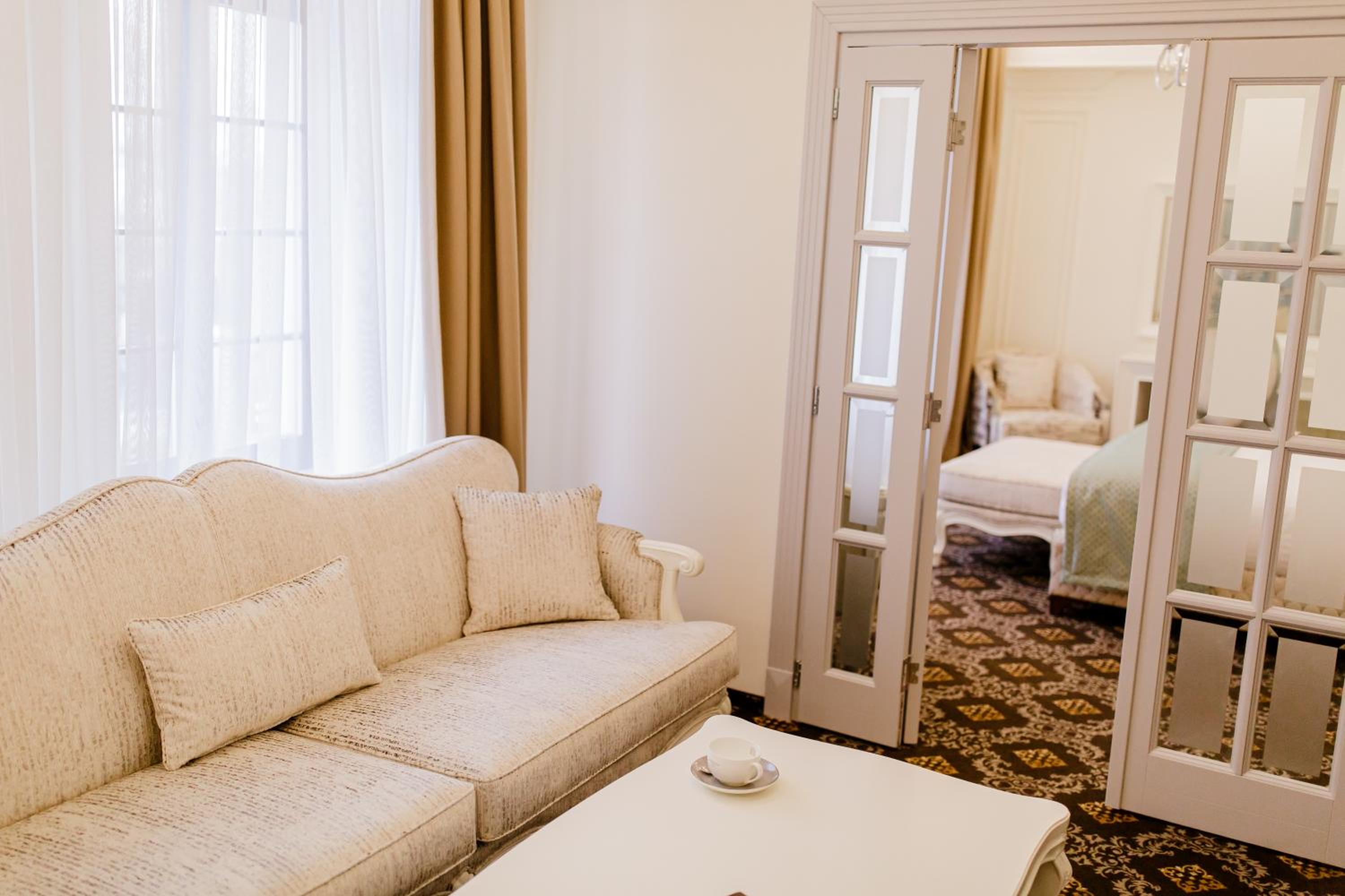 Executive Suite - Photo 5