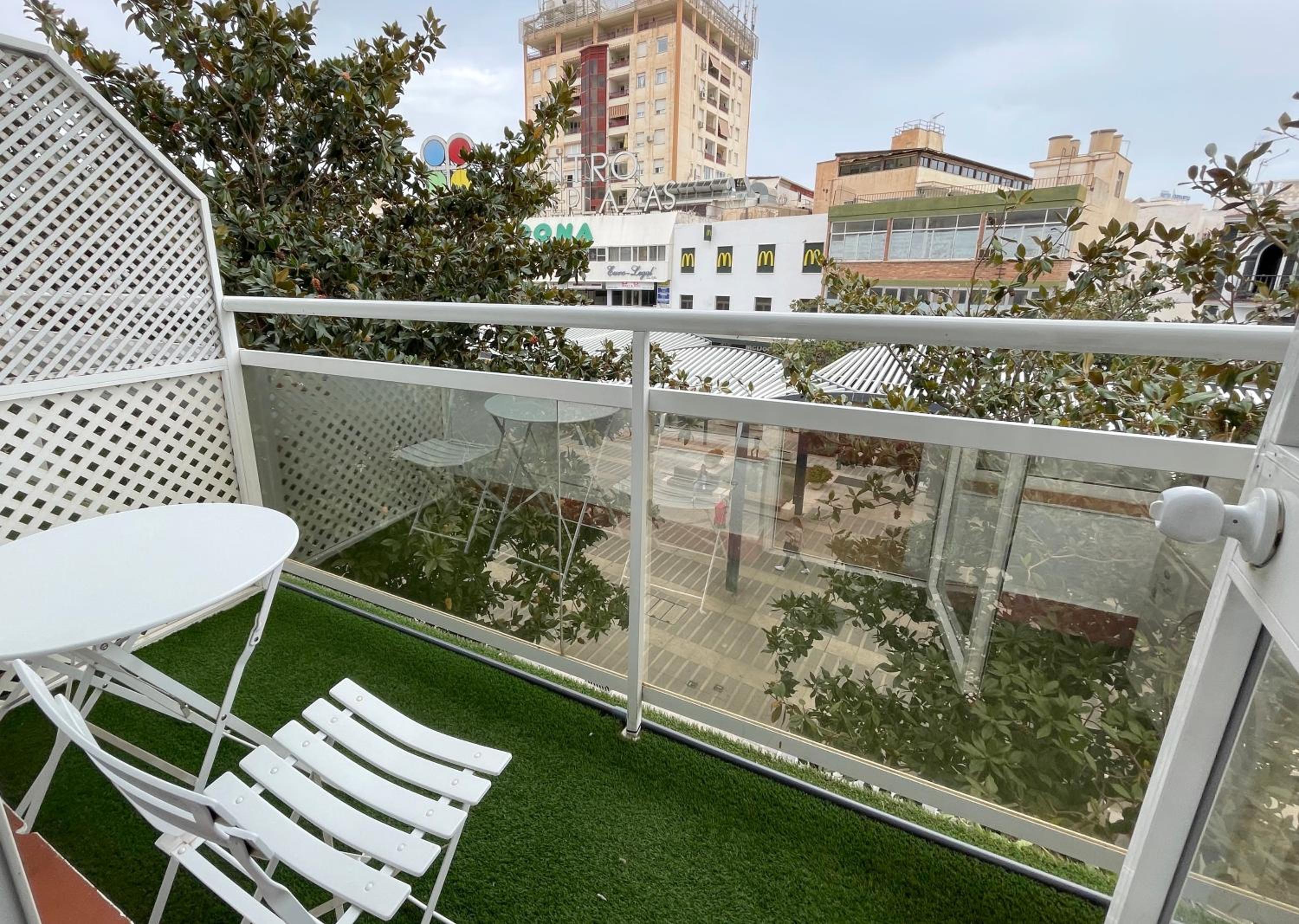 Double or Twin Room with City View - Photo 3