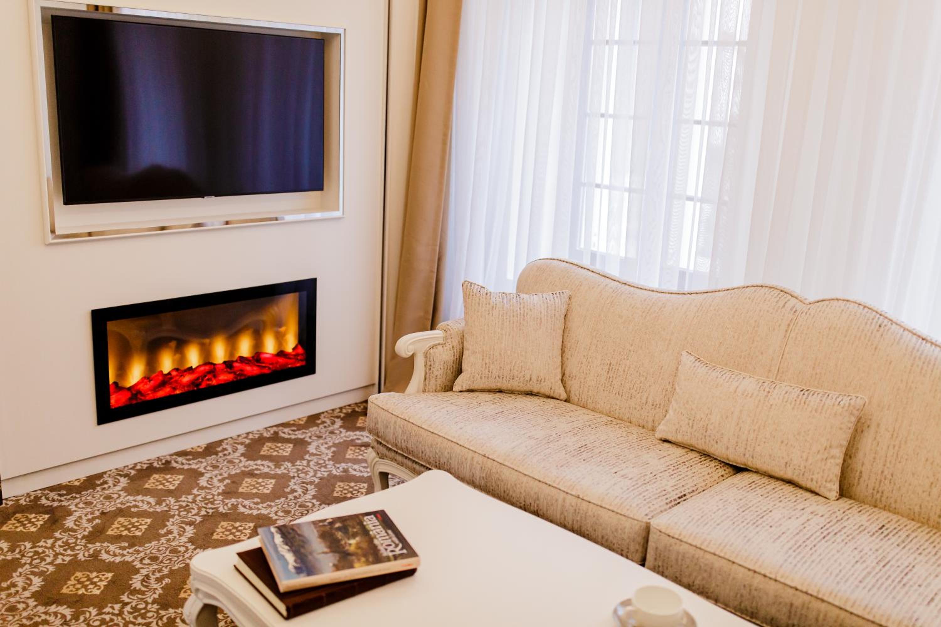 Executive Suite - Photo 9