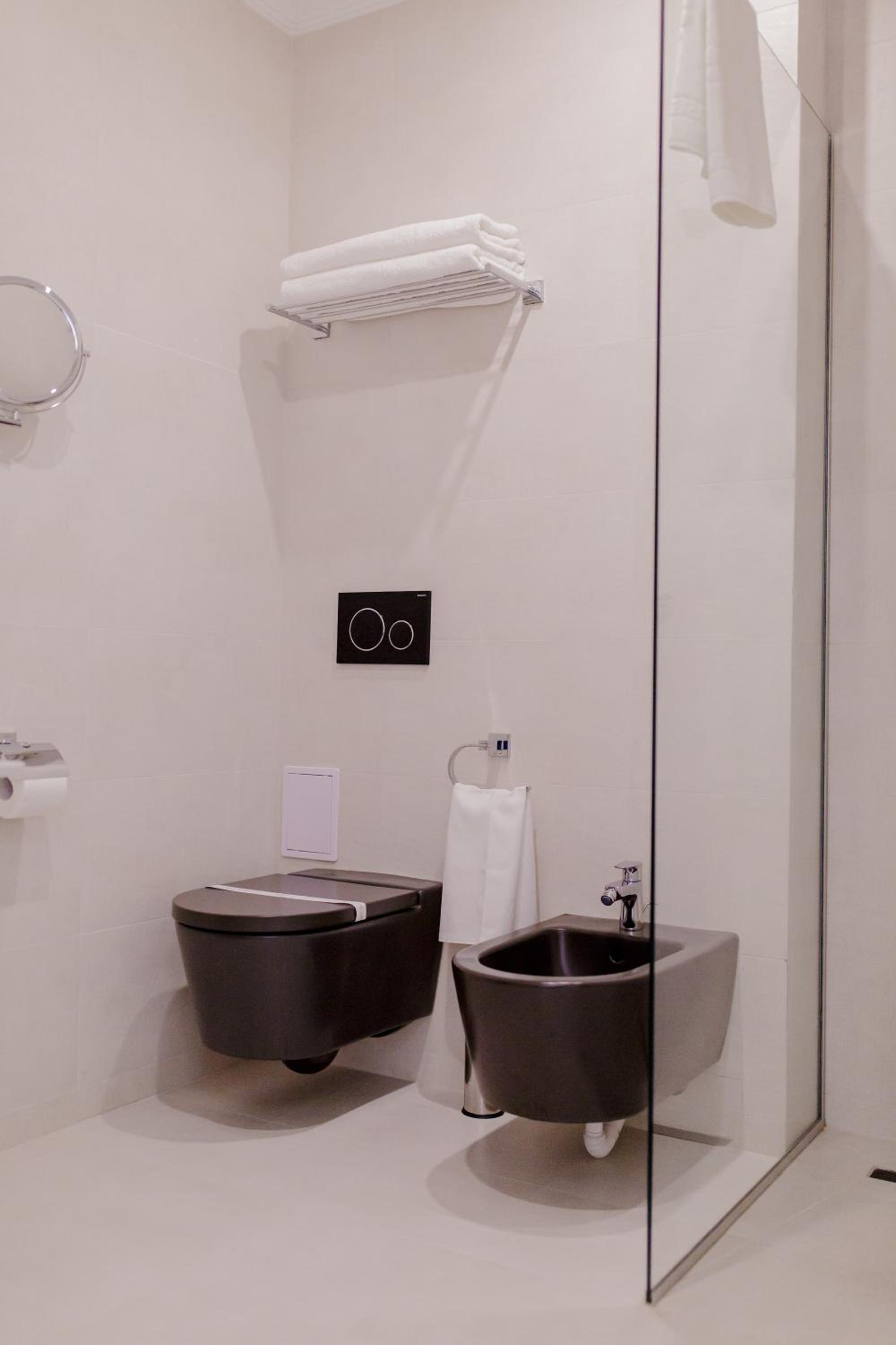 Executive Suite - Photo 11