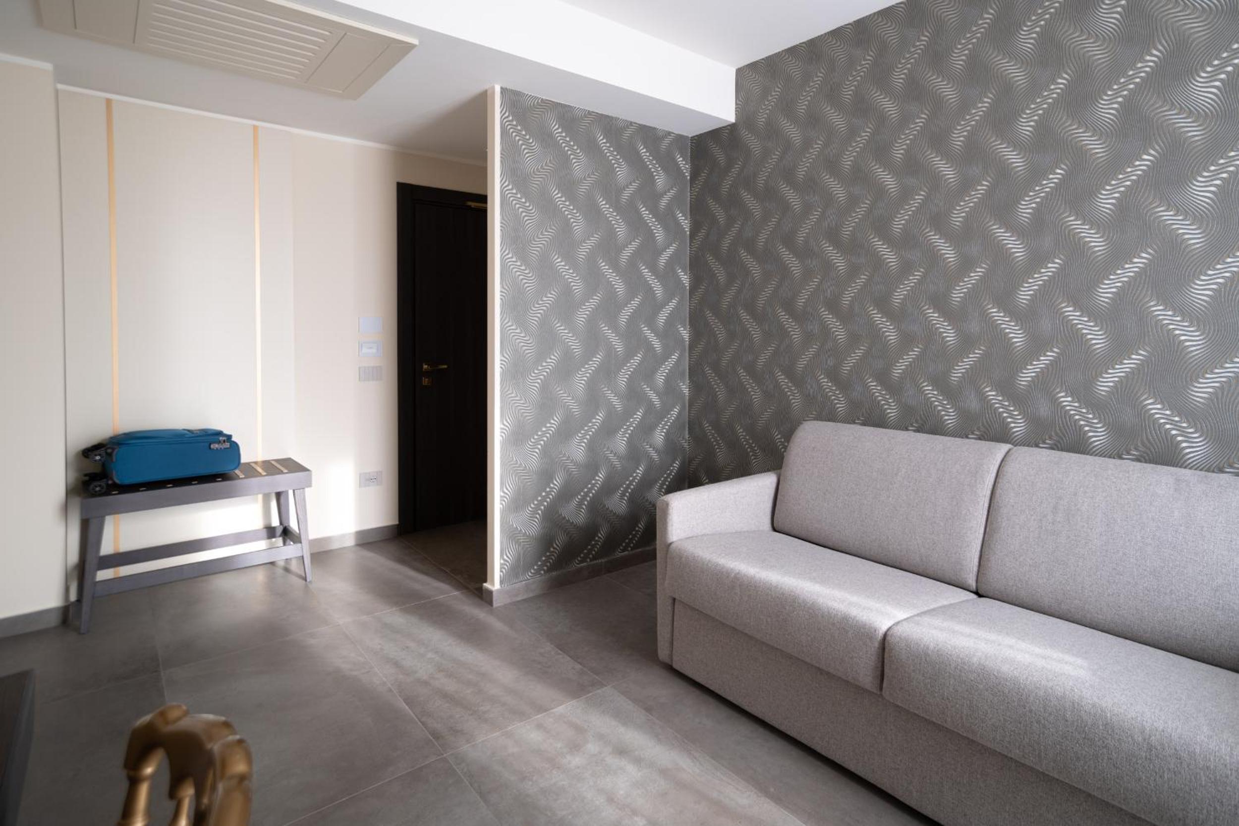 Superior Family Room - Photo 1