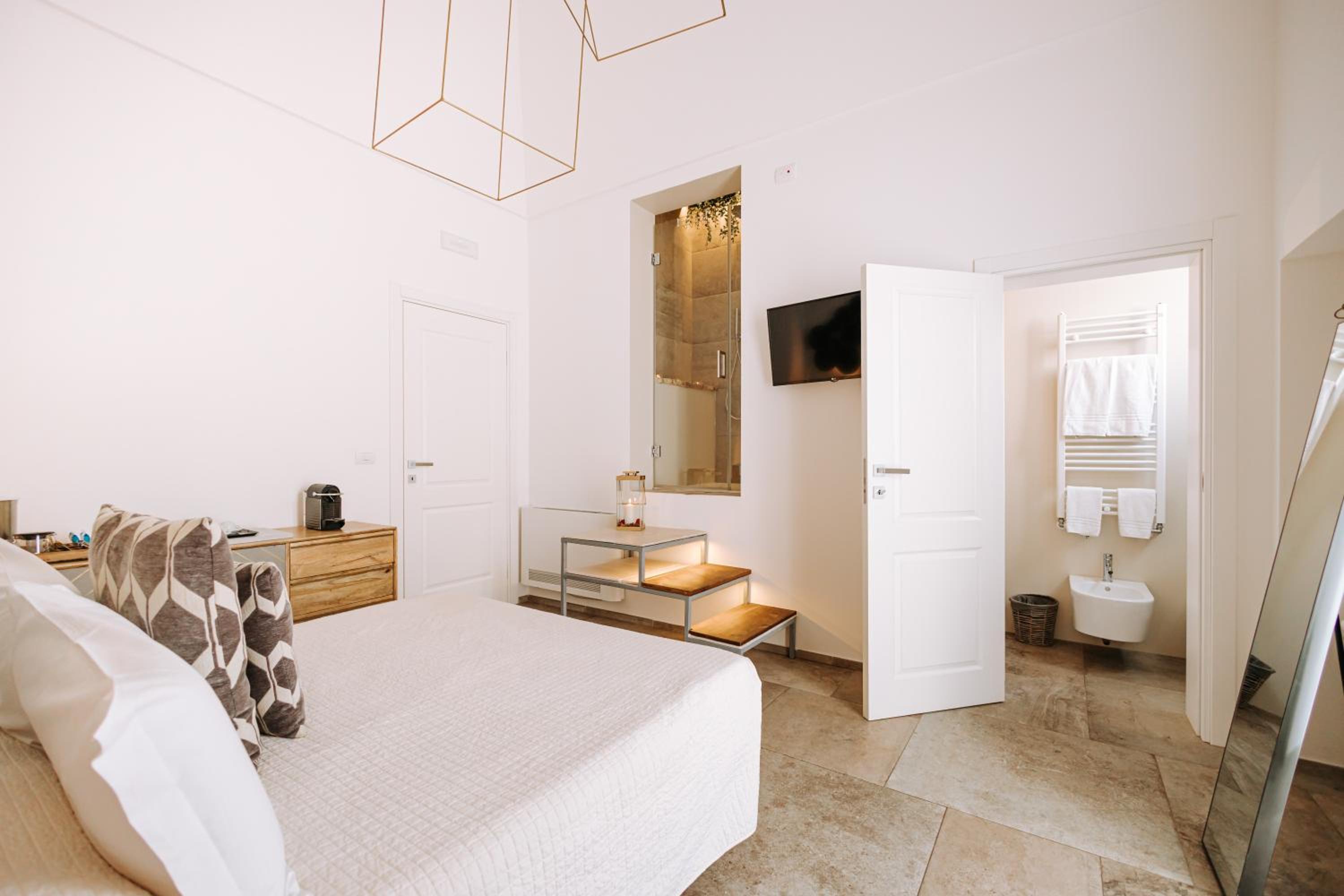 Suite with City View photo 2
