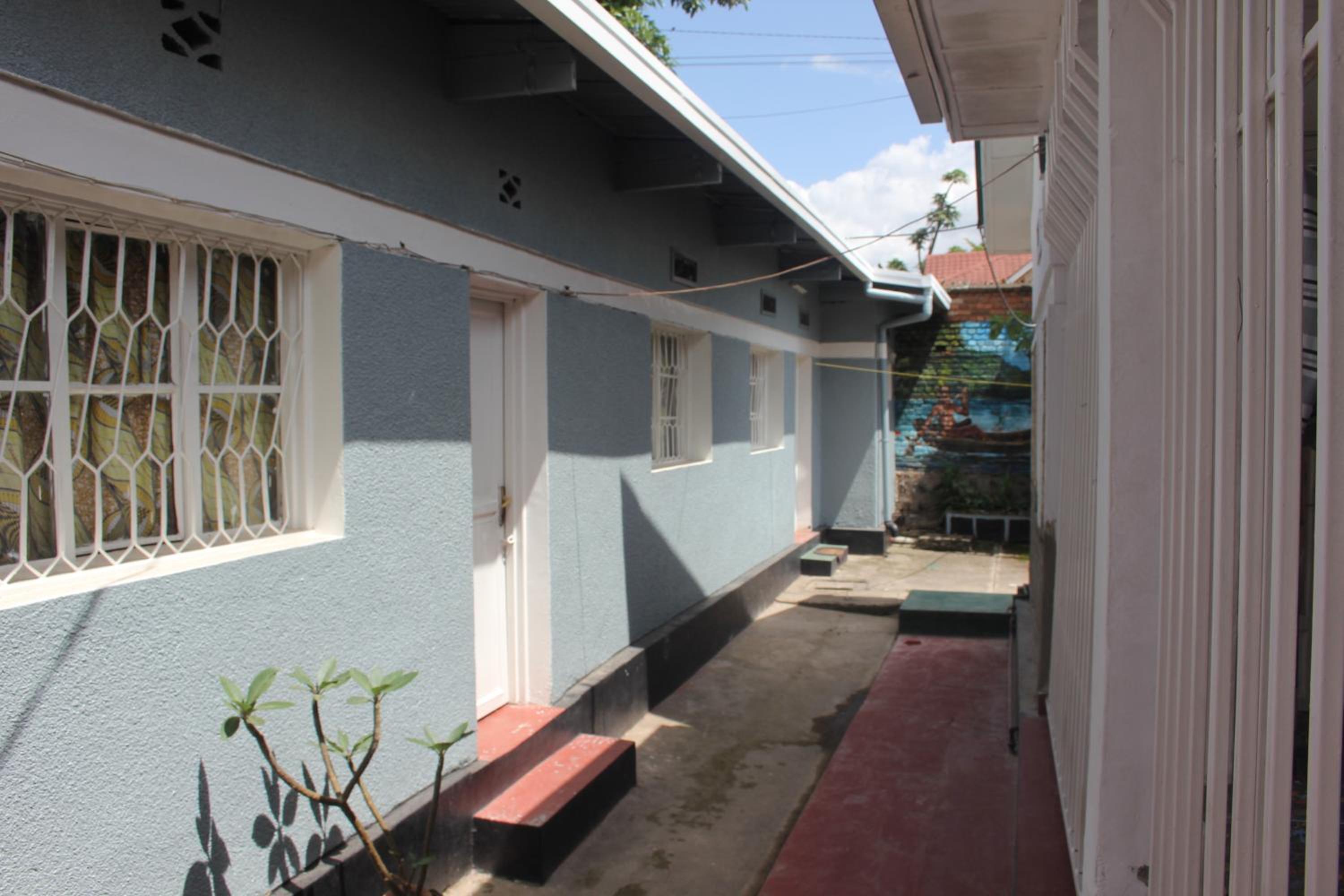 6-Bed Mixed Dormitory Room photo 2