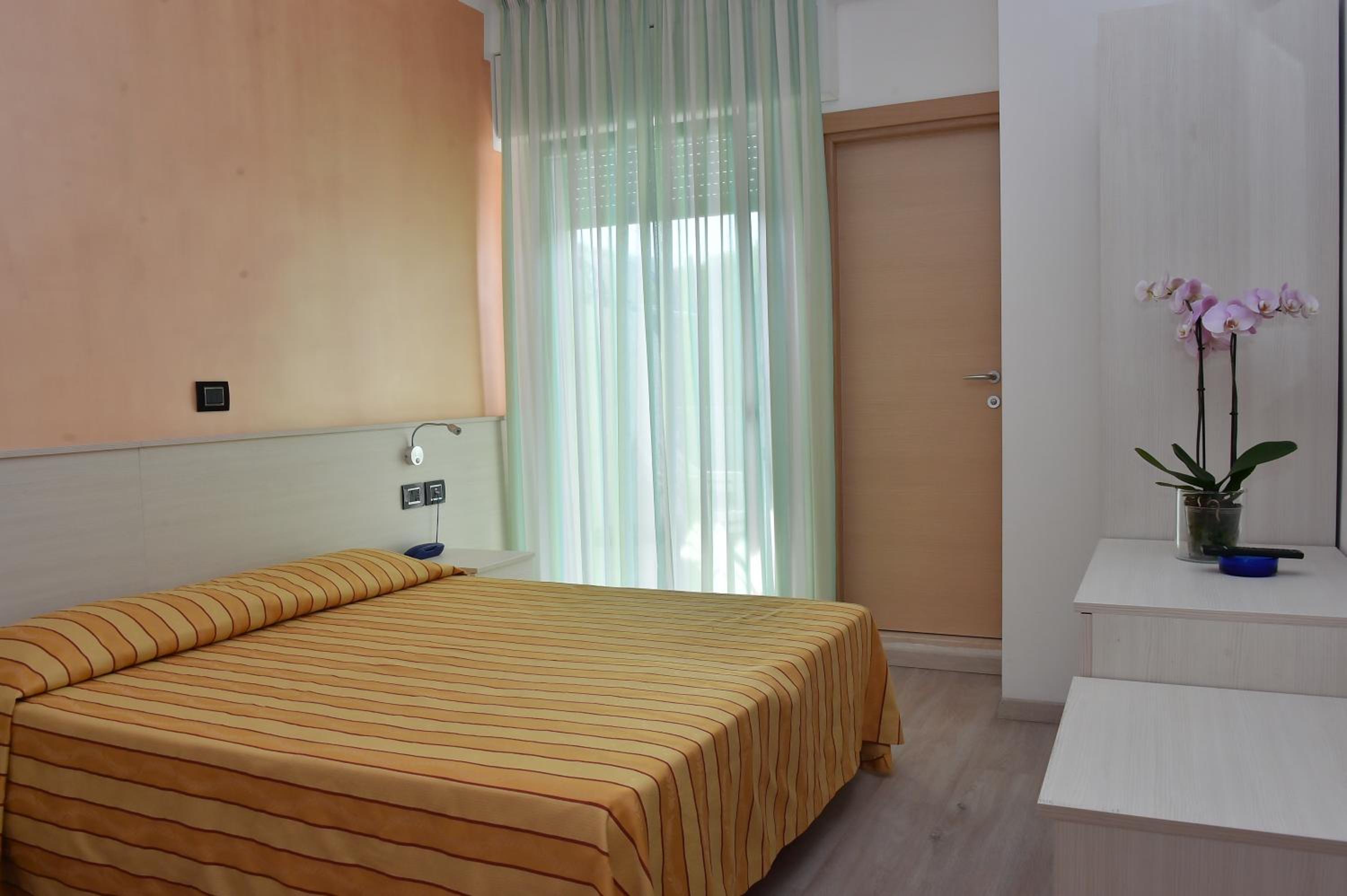 Double or Twin Room with Balcony photo 3