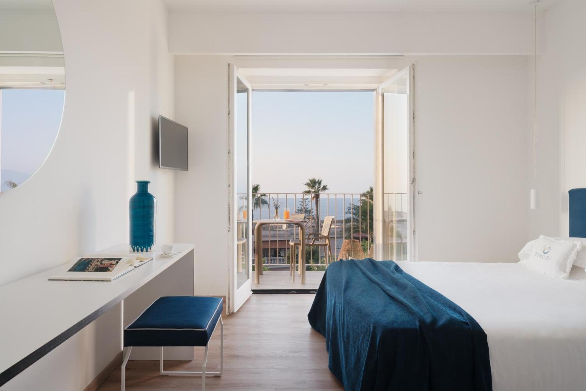 Deluxe Double Room with Balcony and Sea View