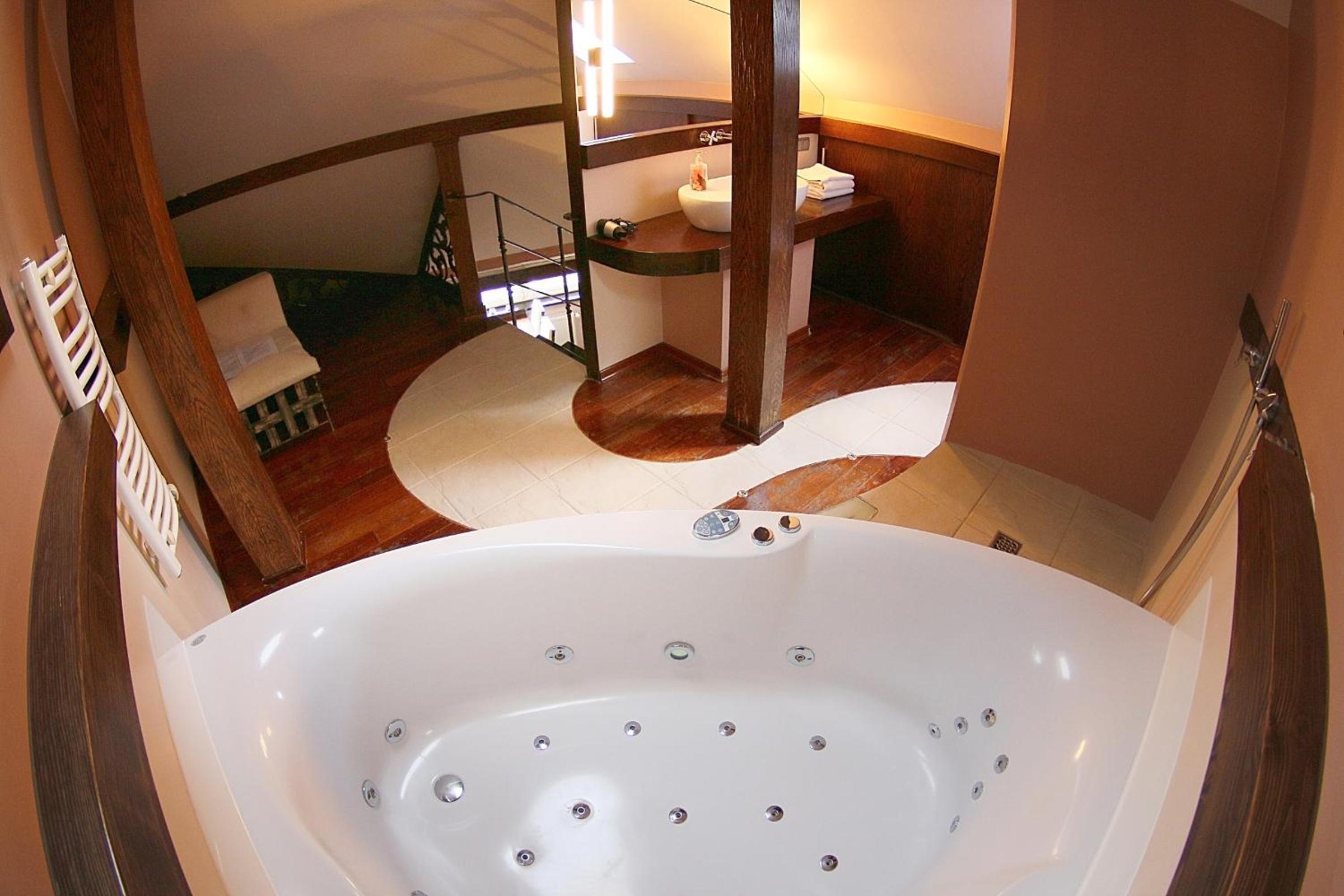 One-Bedroom Apartment - Photo 18