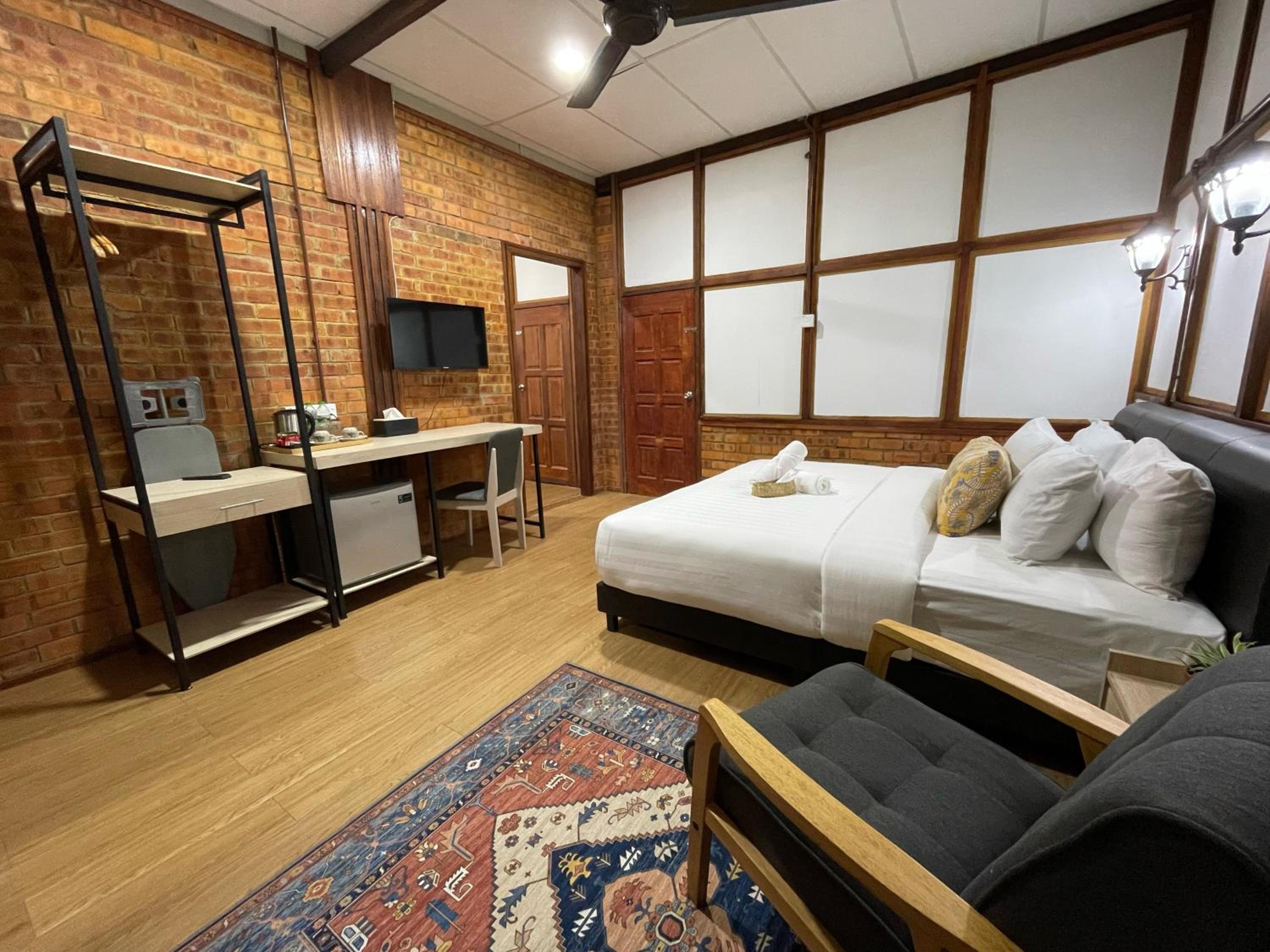 King Room with Two King Beds photo 2