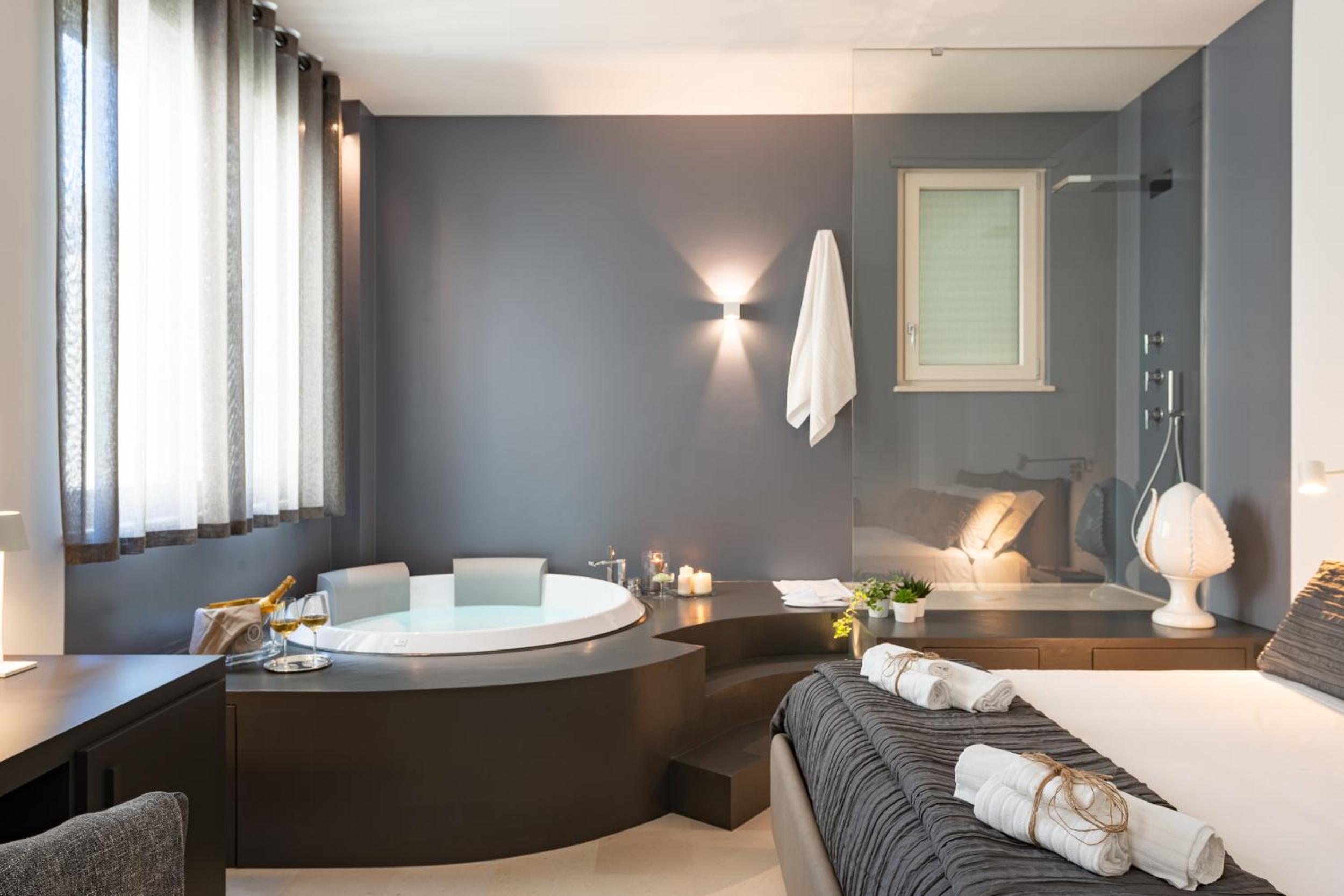 Queen Room with Spa Bath - Photo 100