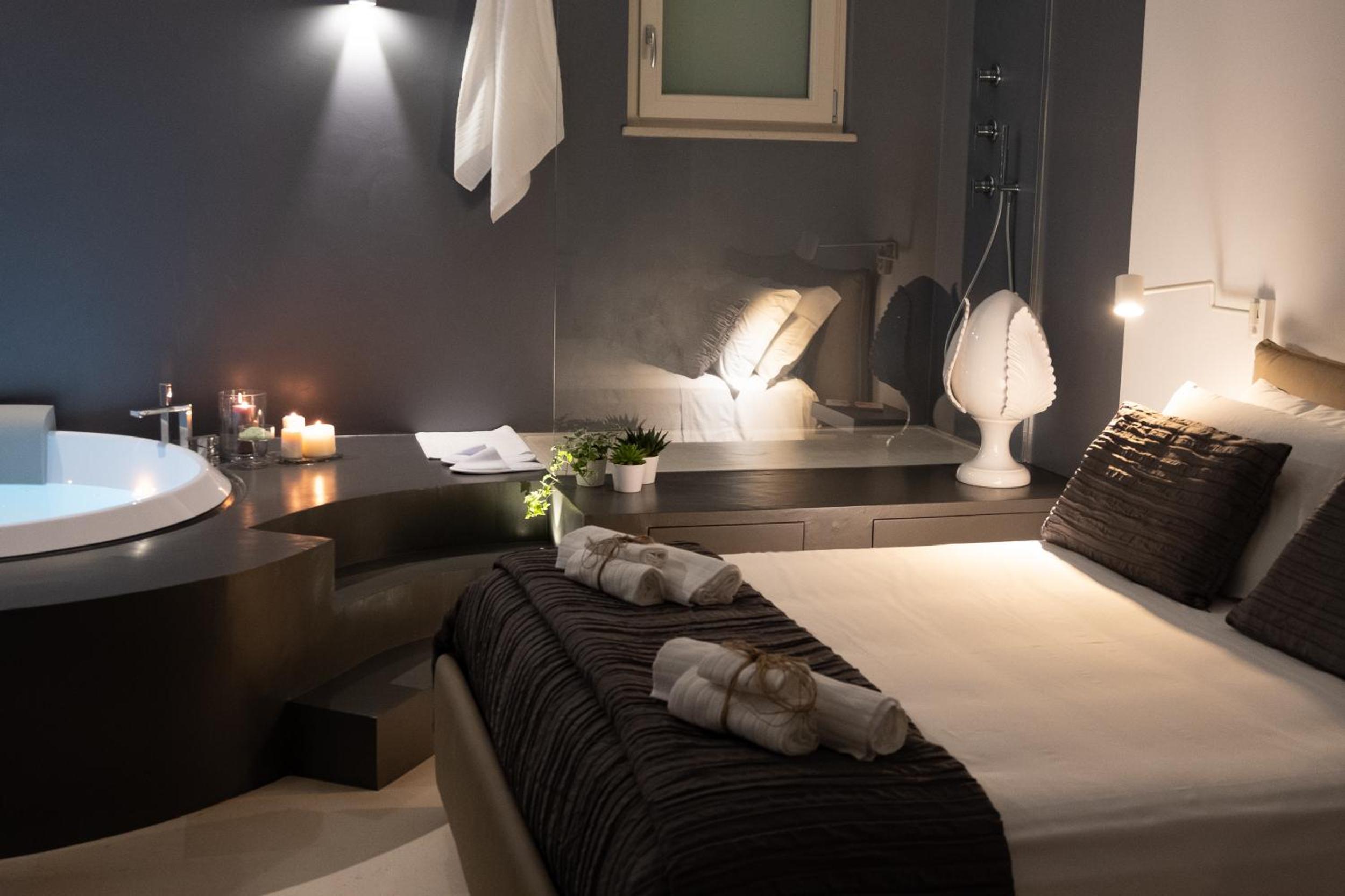 Queen Room with Spa Bath - Photo 99