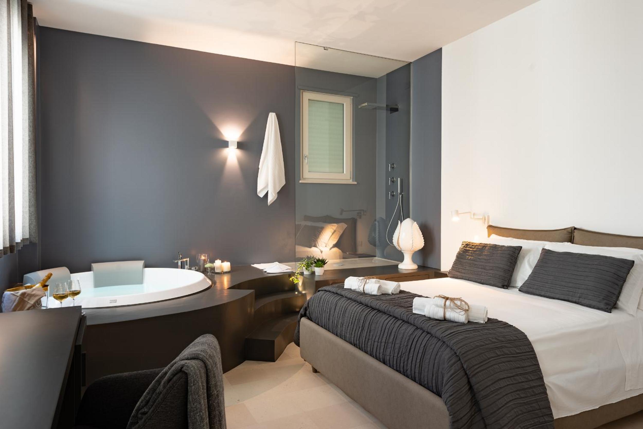 Queen Room with Spa Bath - Photo 98