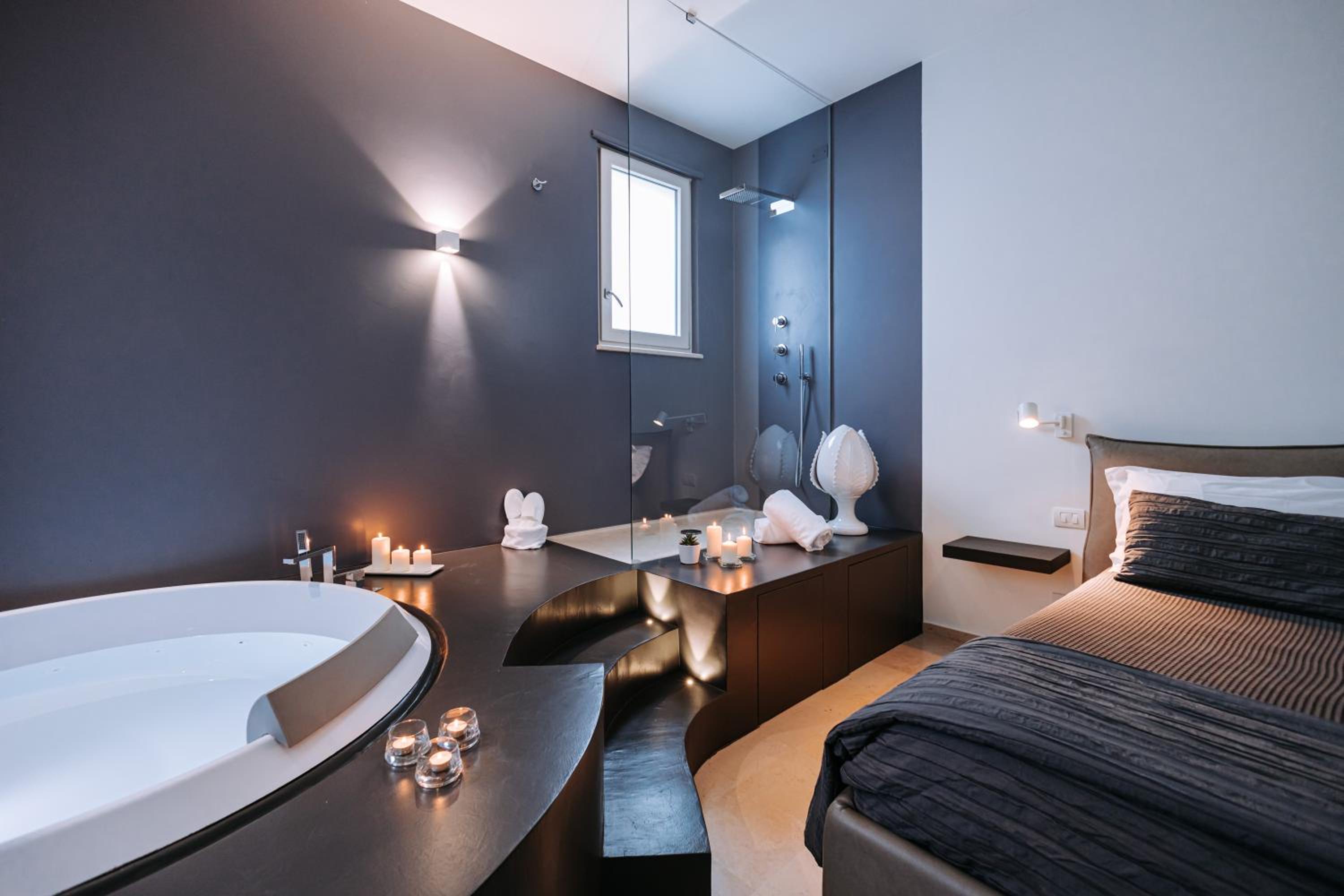 Queen Room with Spa Bath - Photo 92