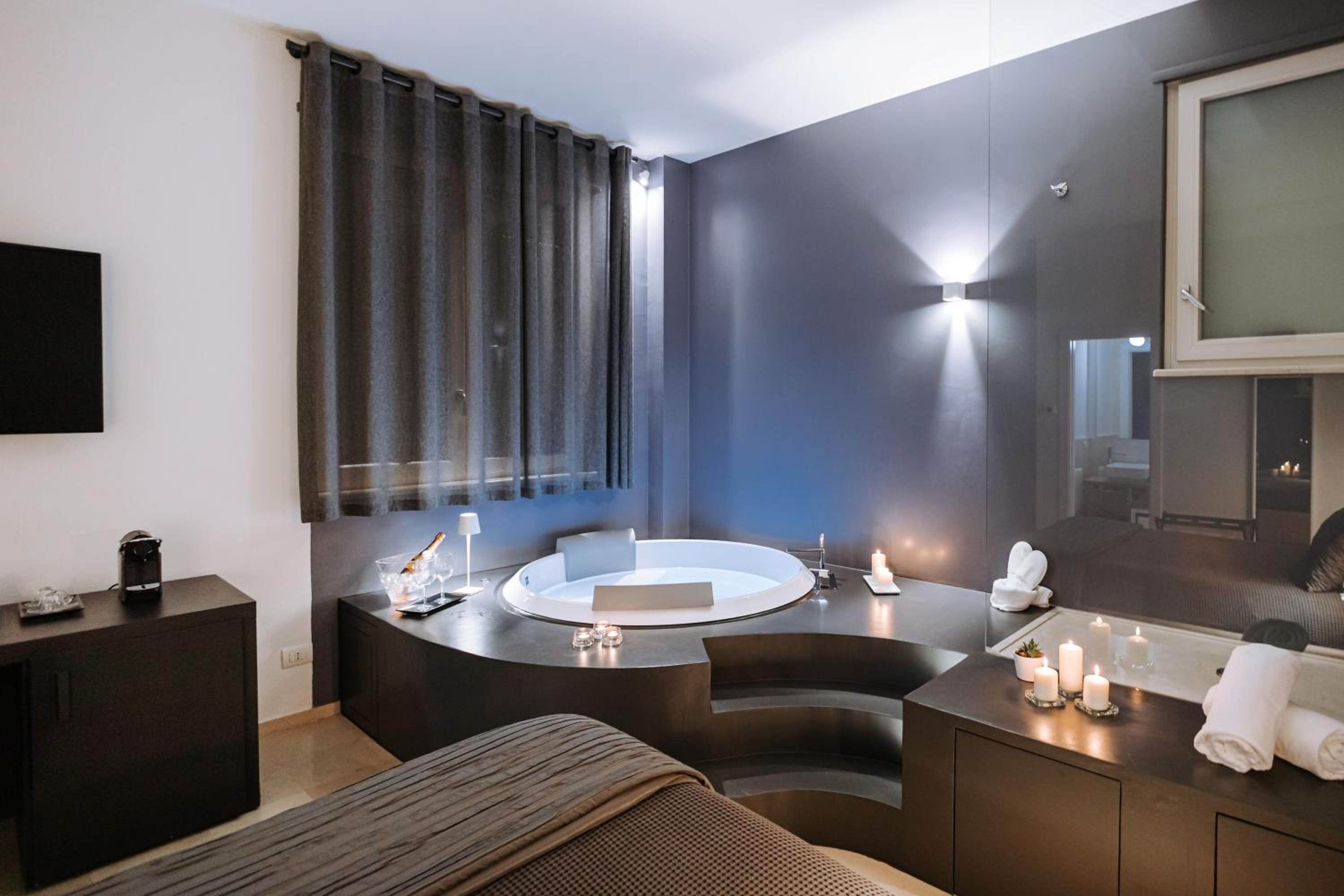 Queen Room with Spa Bath - Photo 93
