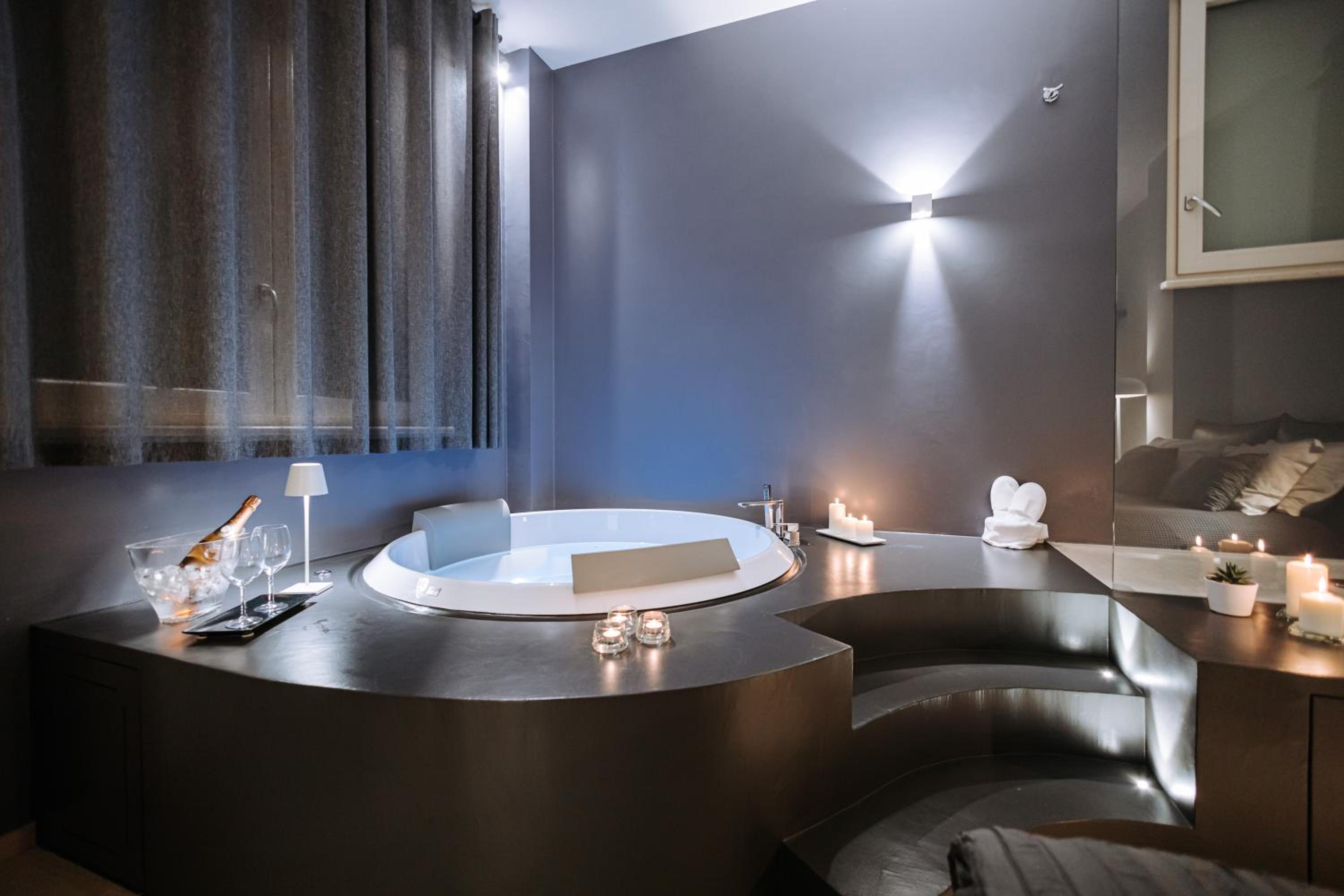 Queen Room with Spa Bath - Photo 89