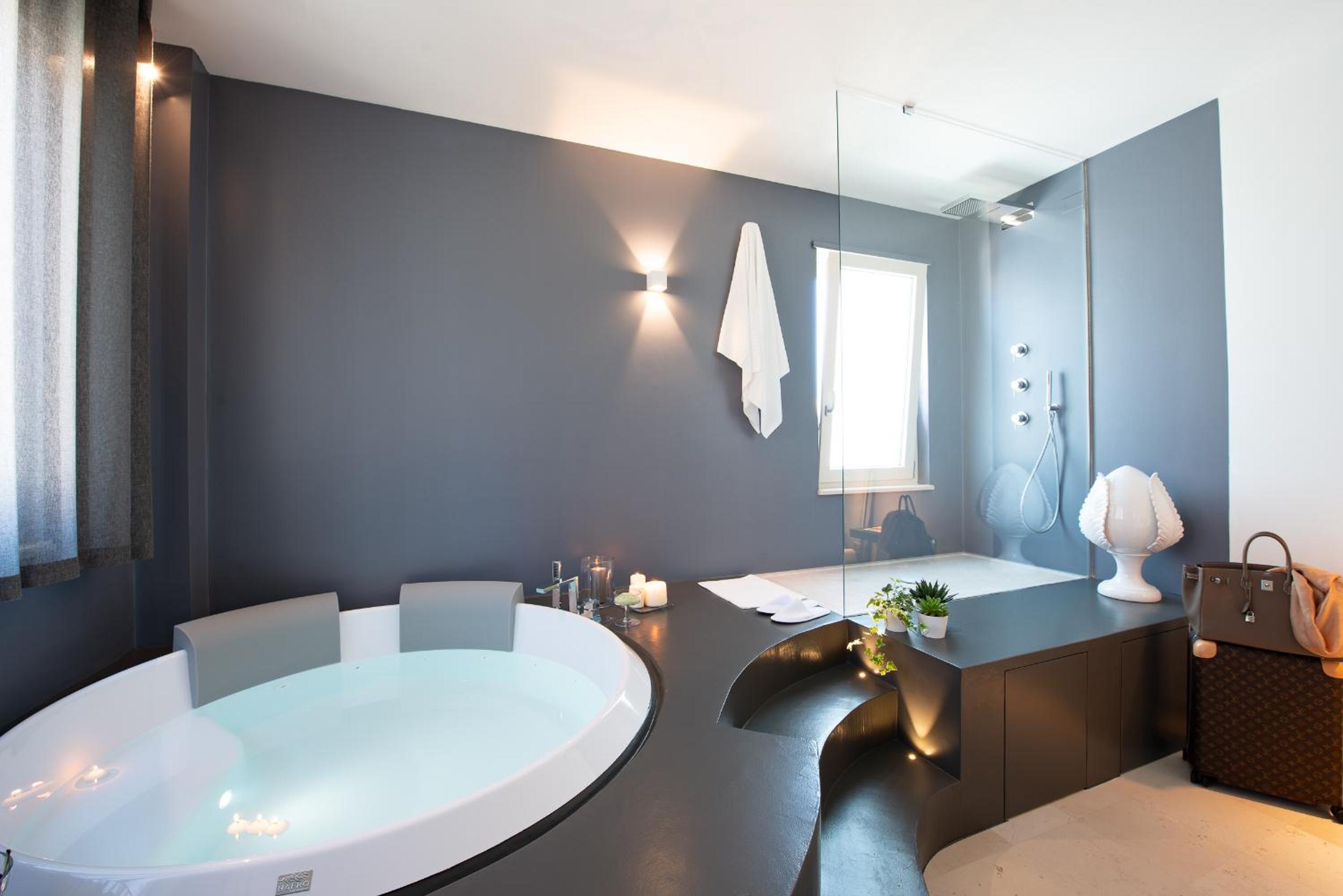 Queen Room with Spa Bath - Photo 85