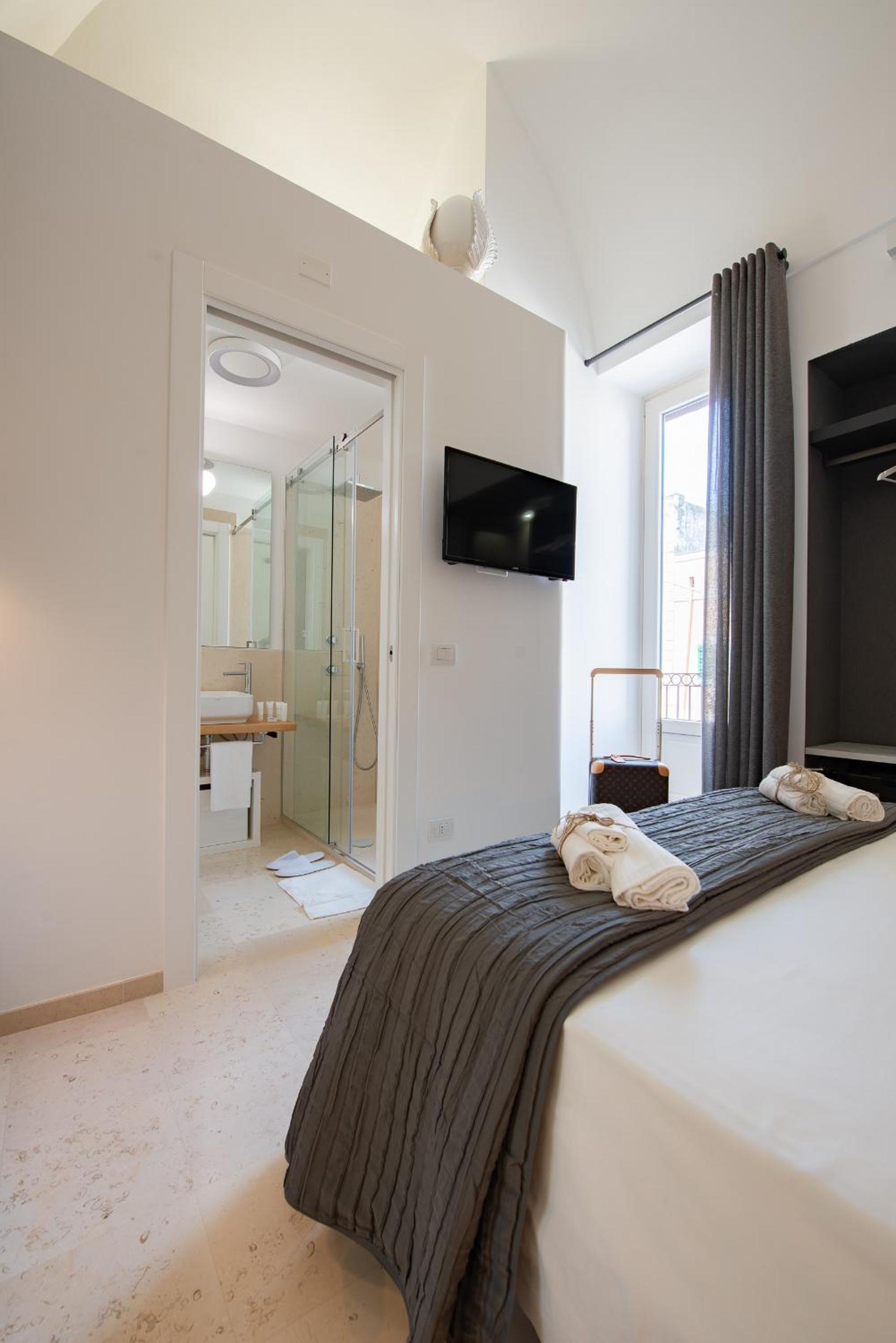 Queen Room with Spa Bath - Photo 65