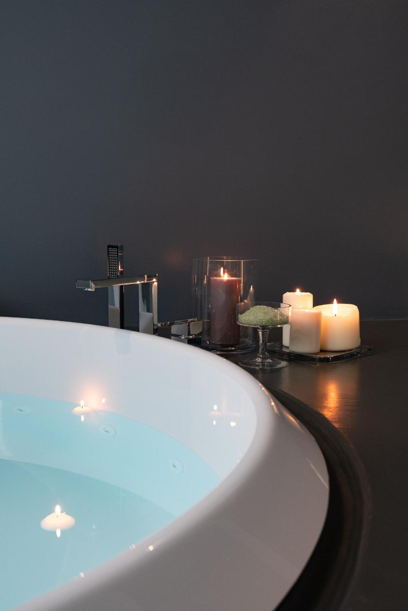 Queen Room with Spa Bath - Photo 55