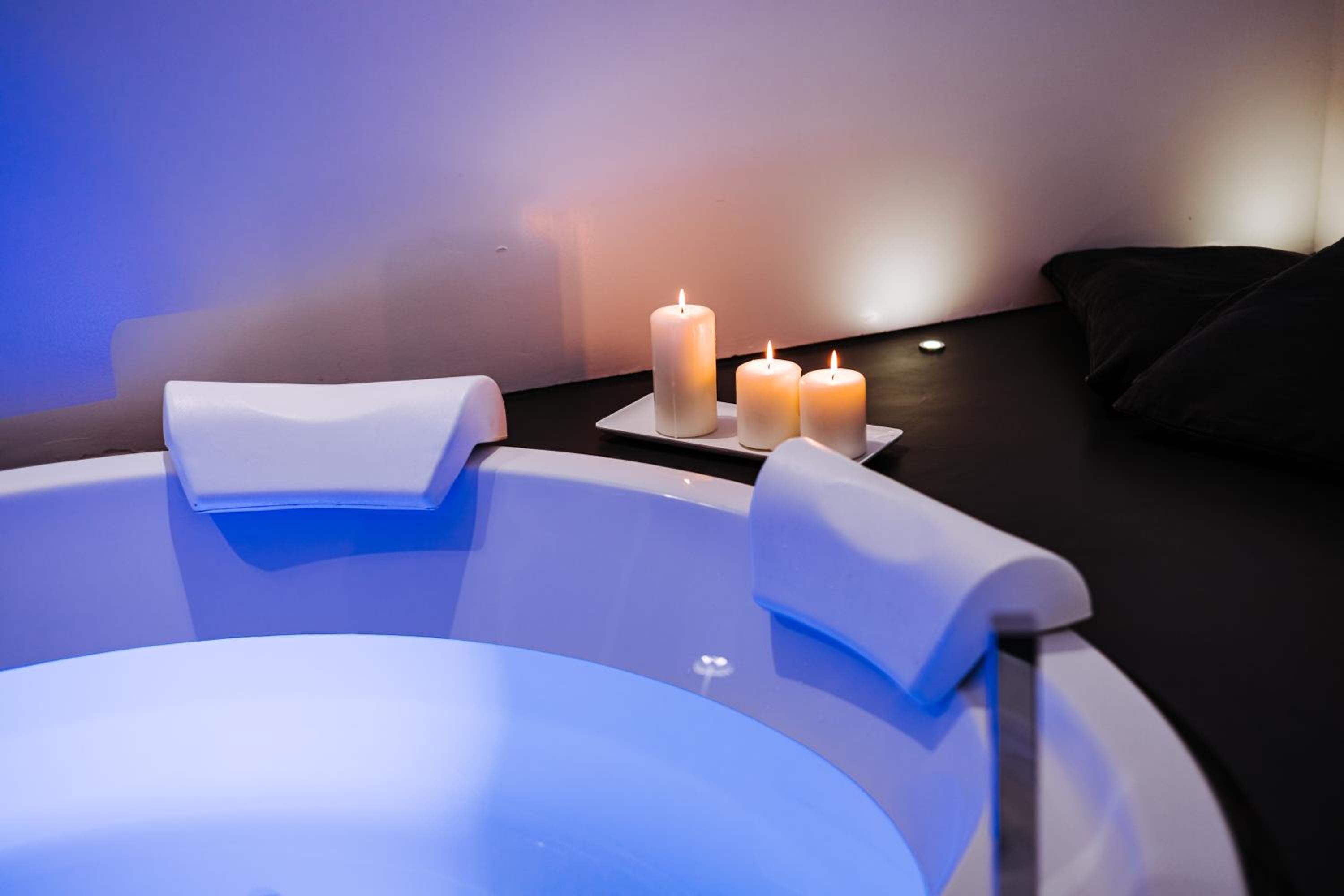 Queen Room with Spa Bath - Photo 62