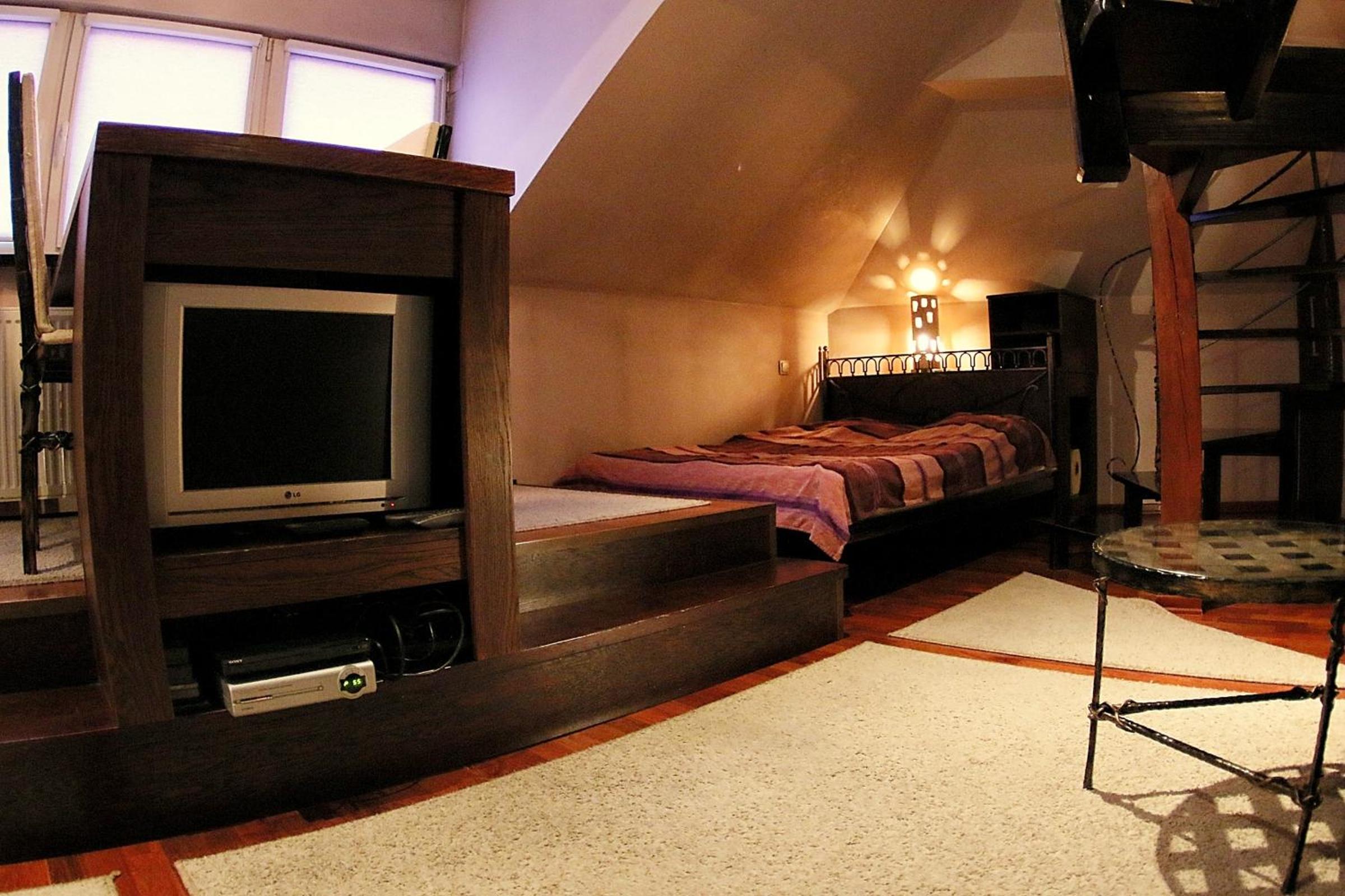 One-Bedroom Apartment - Photo 4