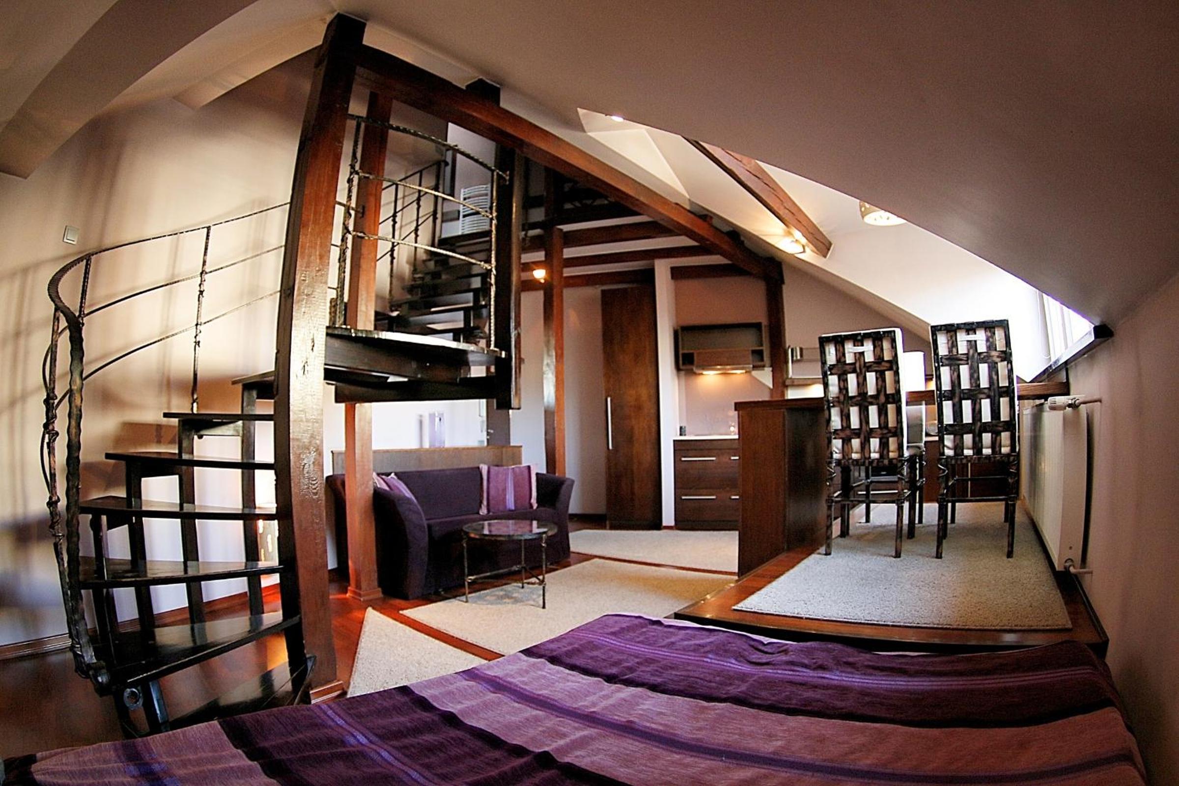 One-Bedroom Apartment - Photo 1