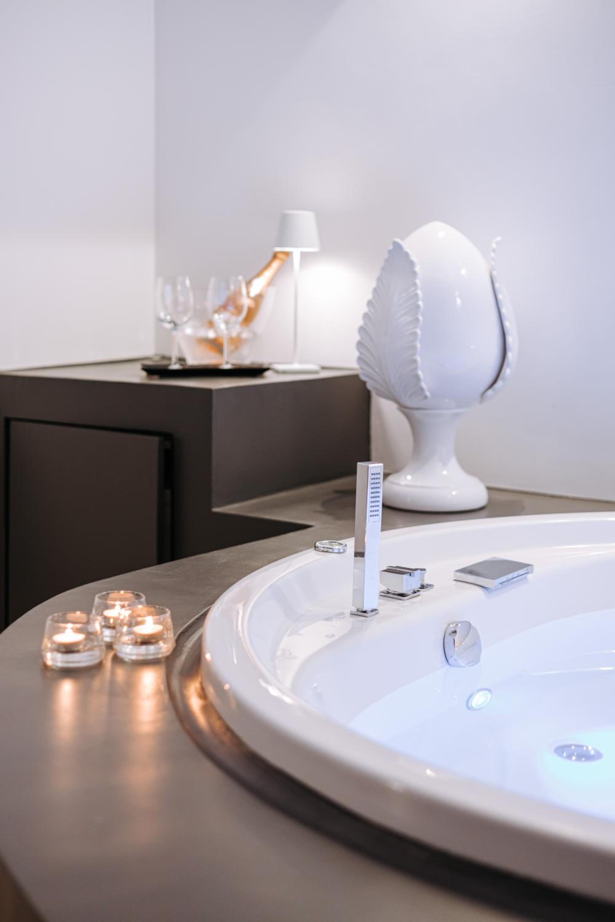 Queen Room with Spa Bath - Photo 49