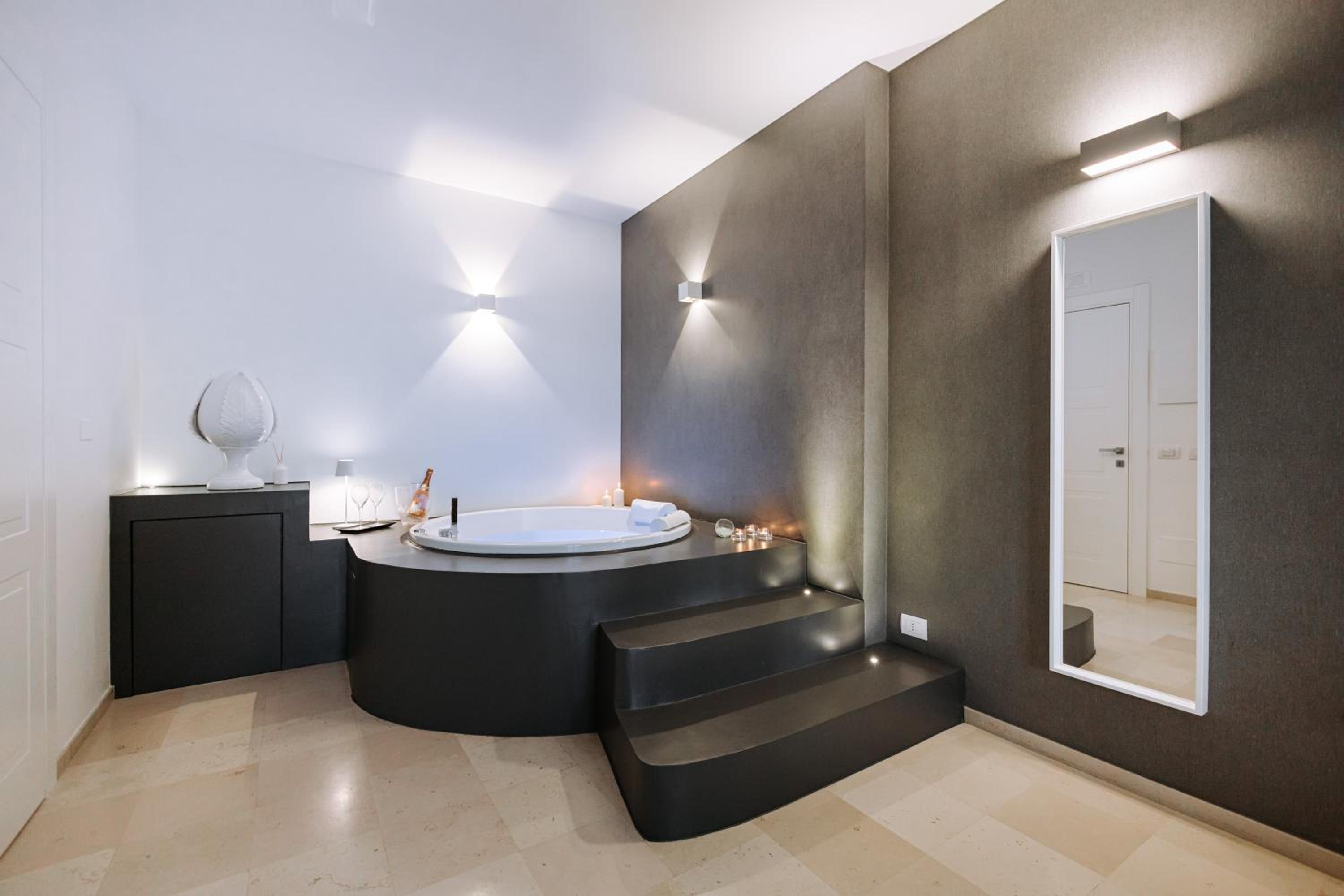Queen Room with Spa Bath - Photo 105