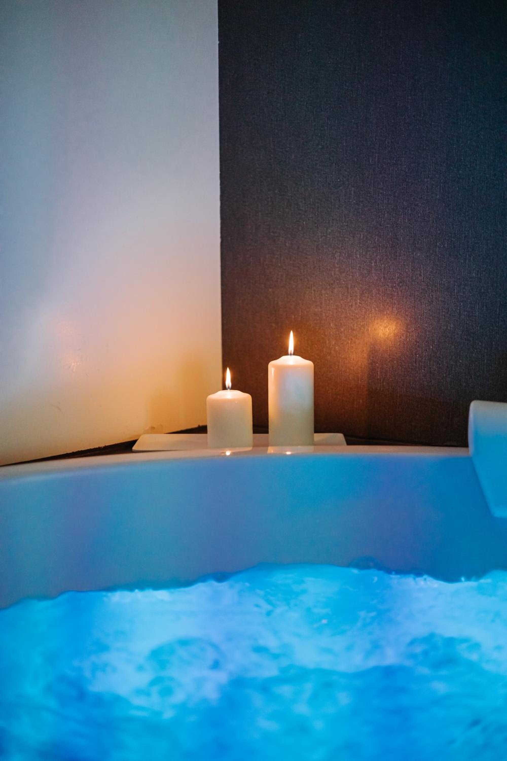 Queen Room with Spa Bath - Photo 31