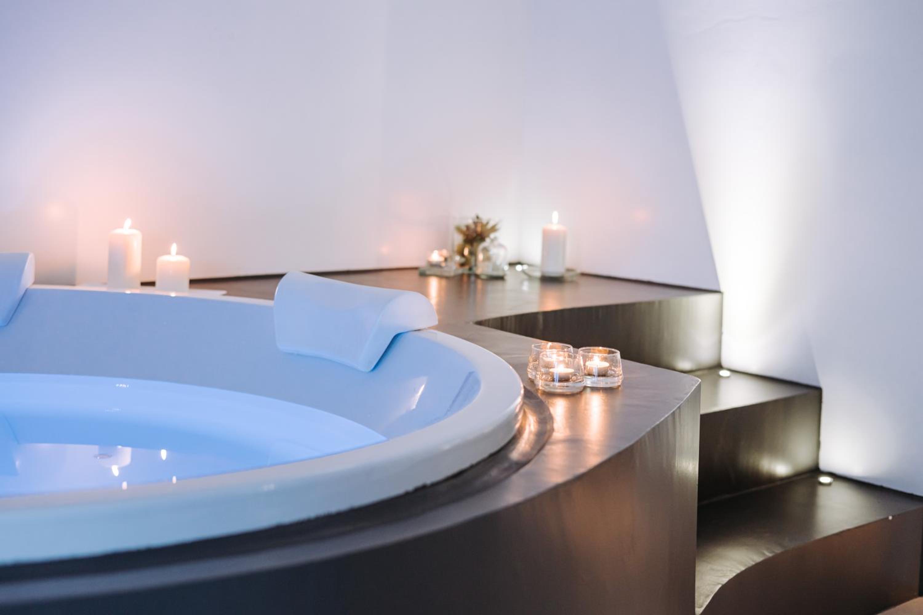 Queen Room with Spa Bath - Photo 15