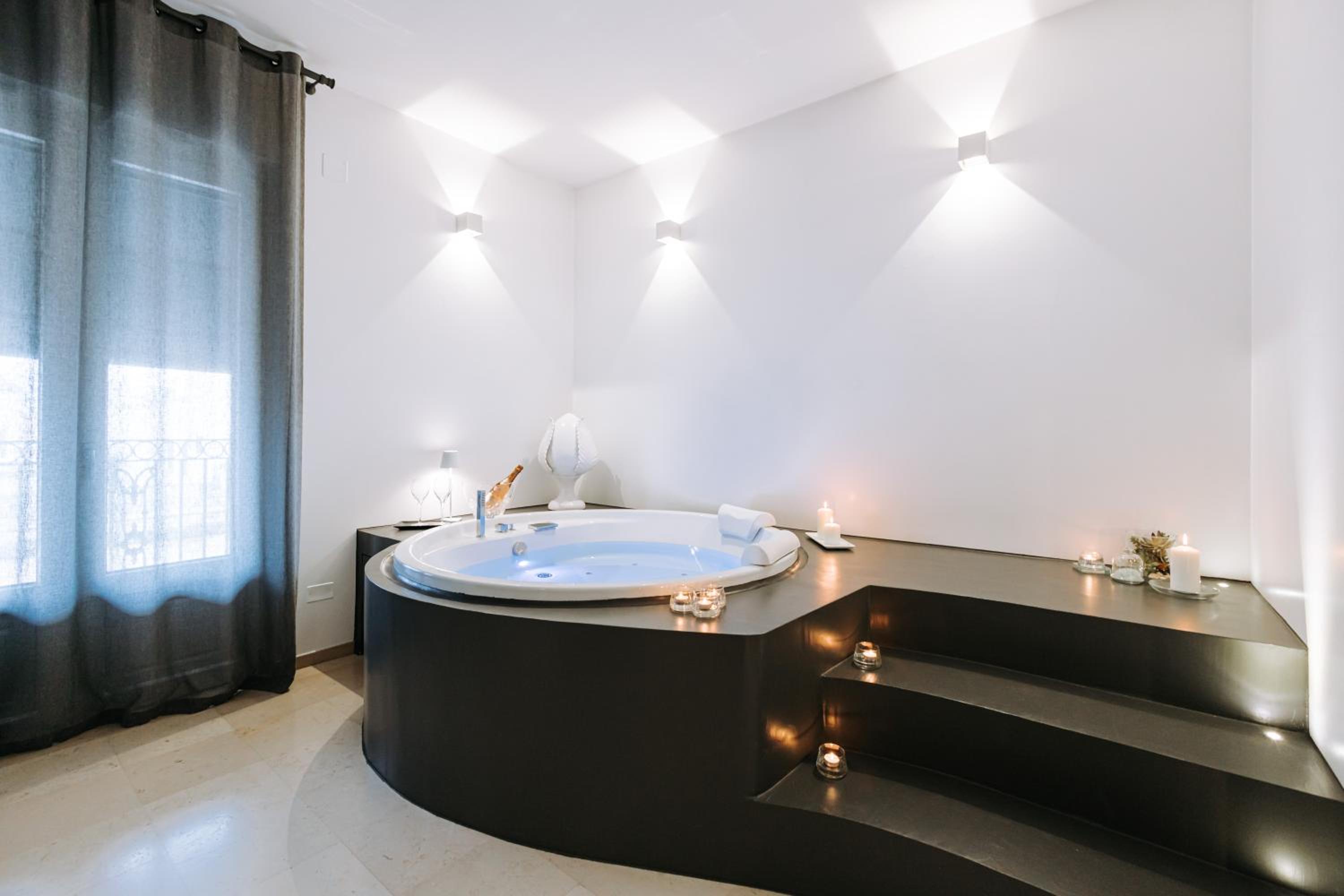 Queen Room with Spa Bath - Photo 103